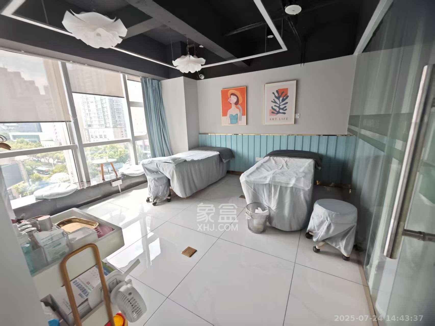 卡瑞尔恒力中心   205.67㎡     10000.00元/月