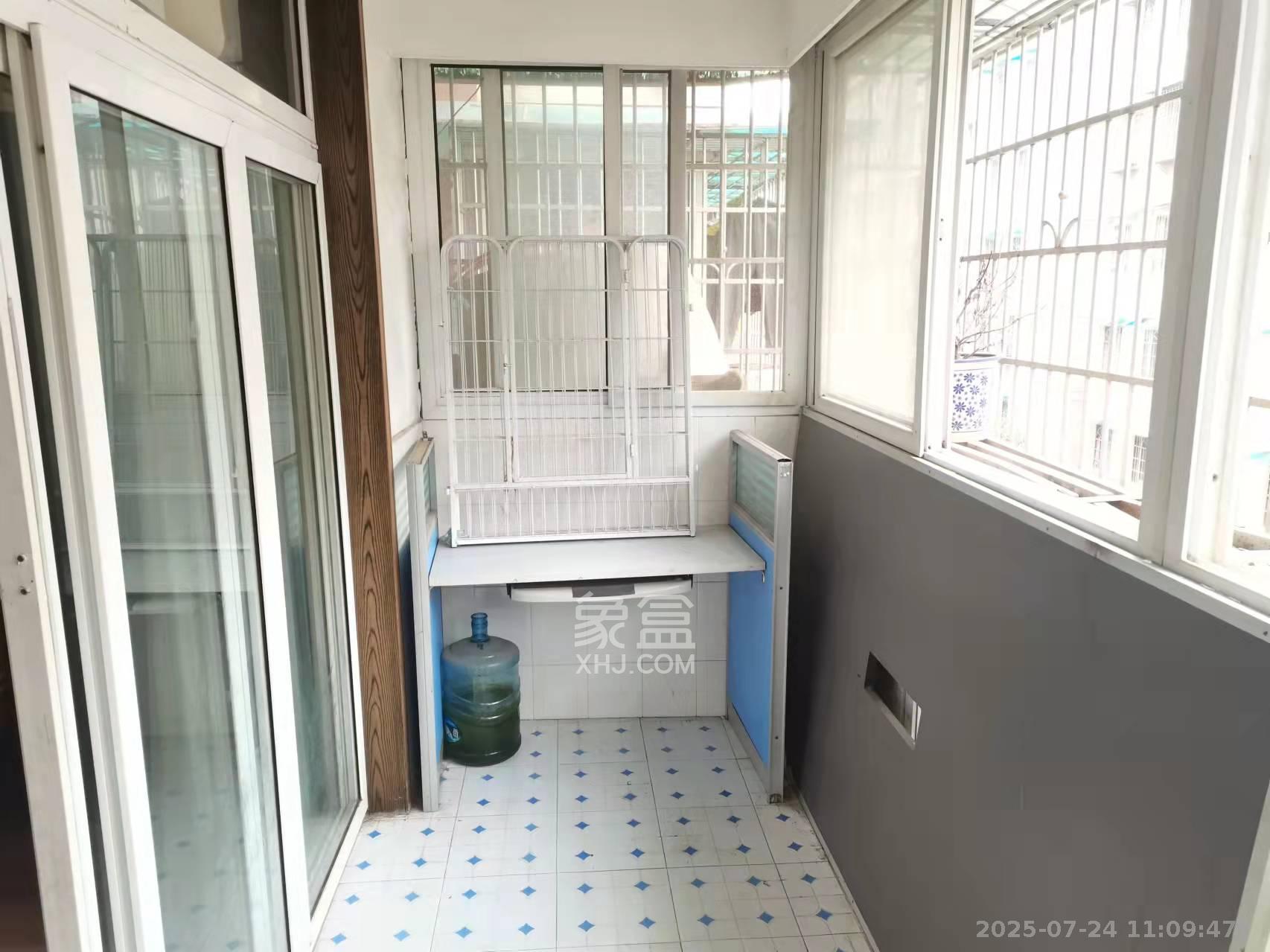 新桥小区  3室2厅1卫   1800.00元/月室内图