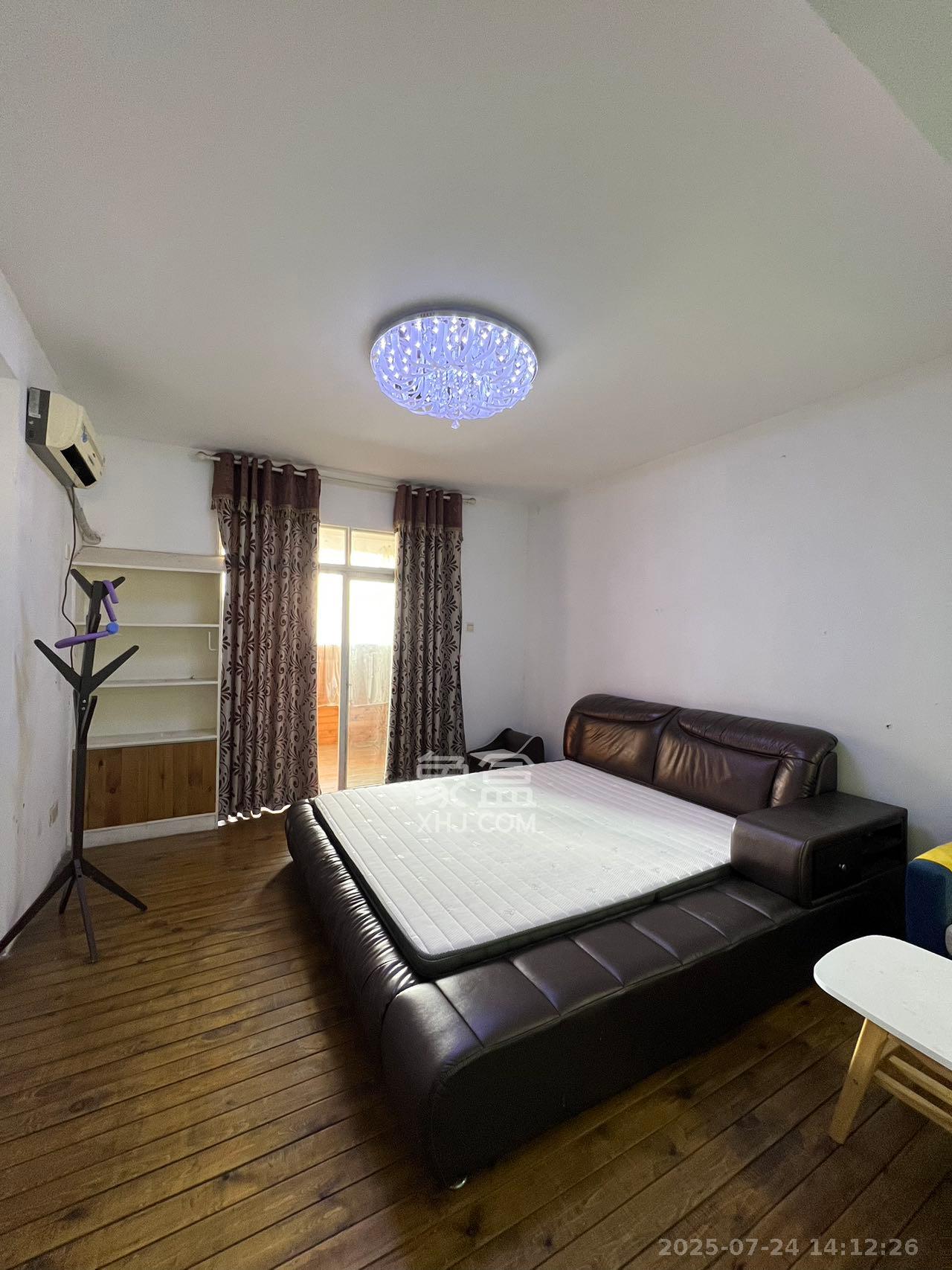 学府华庭  3室2厅1卫    2200.0元/月室内图