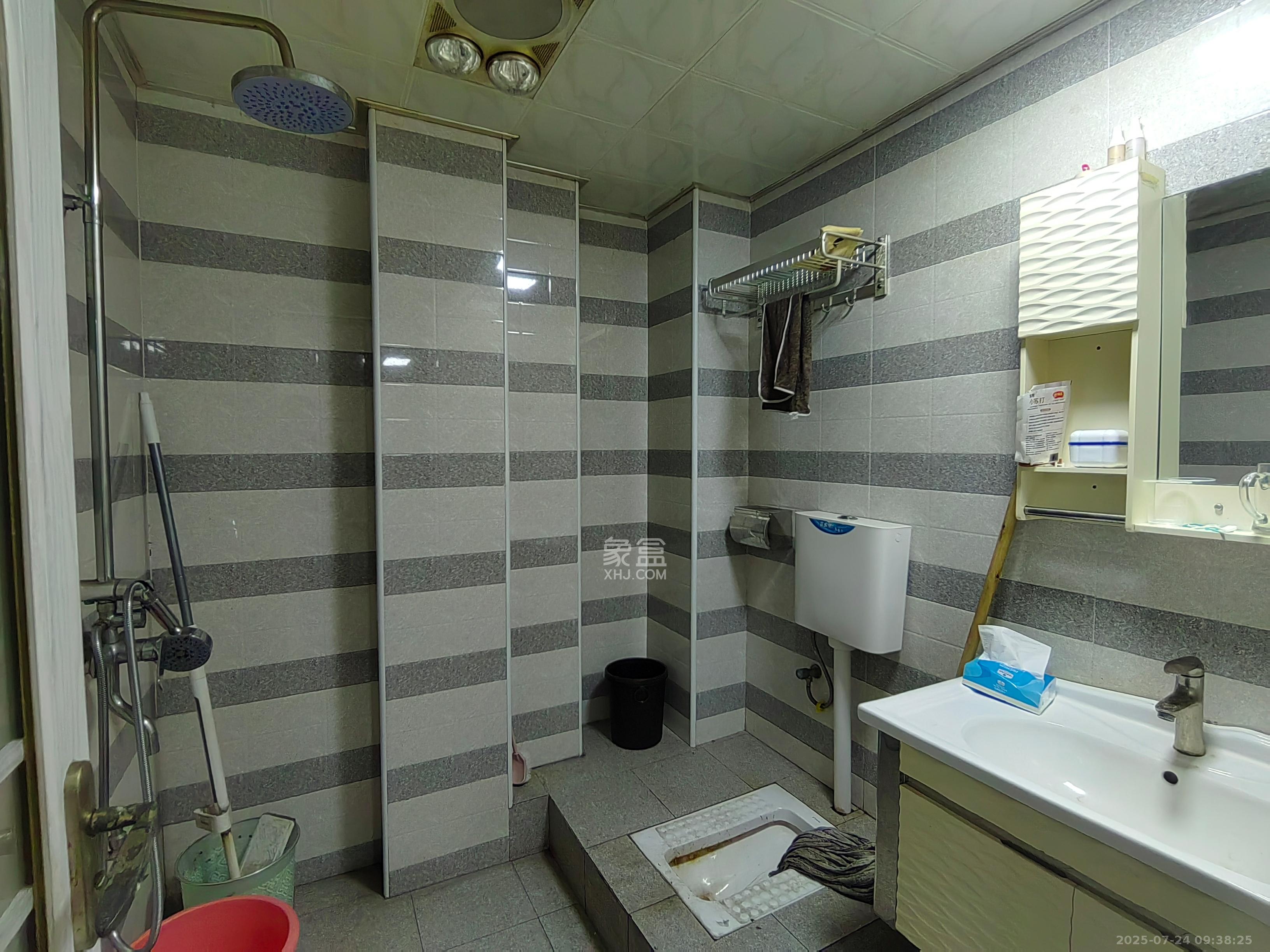 步行街大厦  2室2厅1卫   2300.00元/月室内图