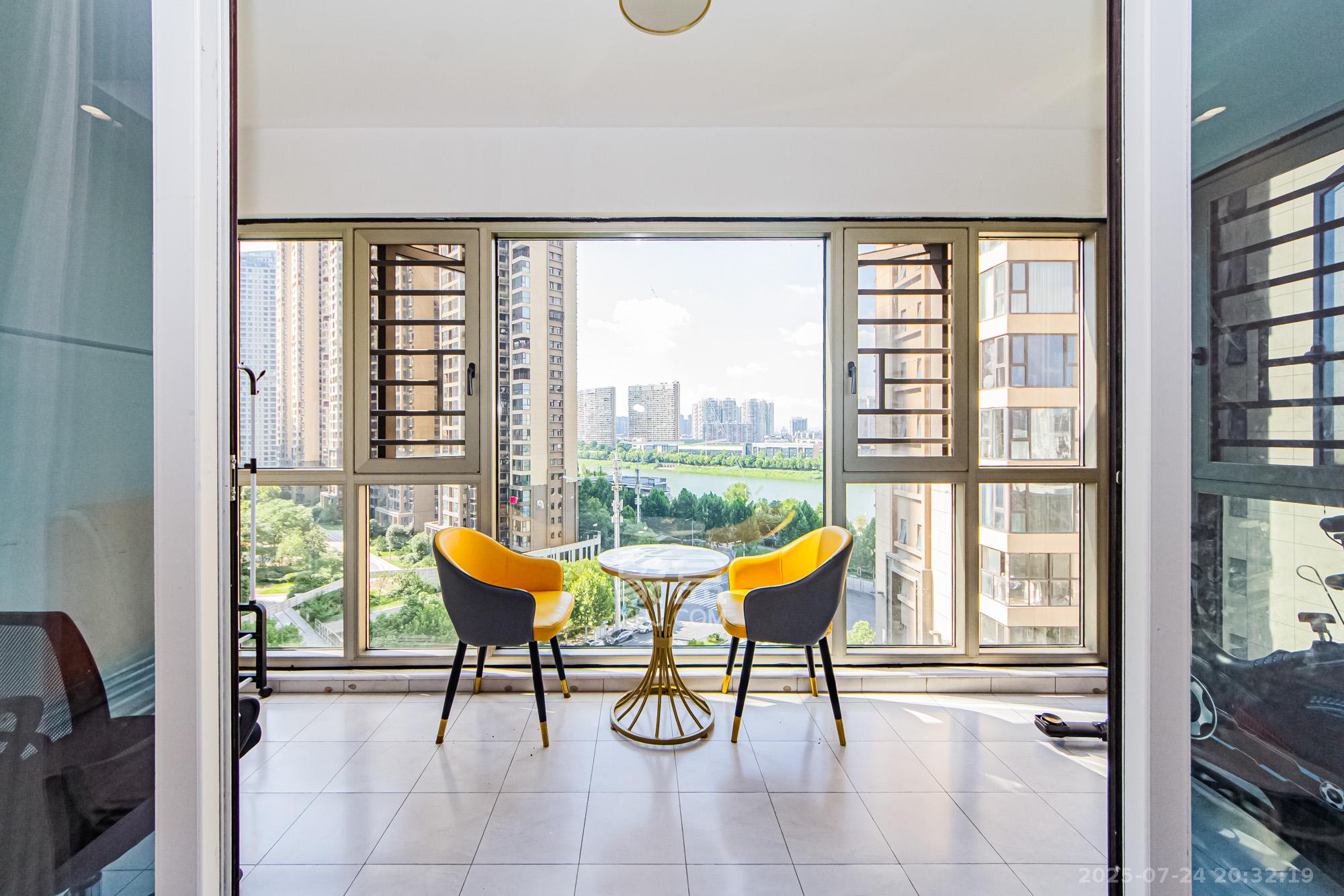 北辰三角洲C3区  5室2厅2卫    320.0万 北辰三角洲C3区  5室2厅2卫    320.0万阳台