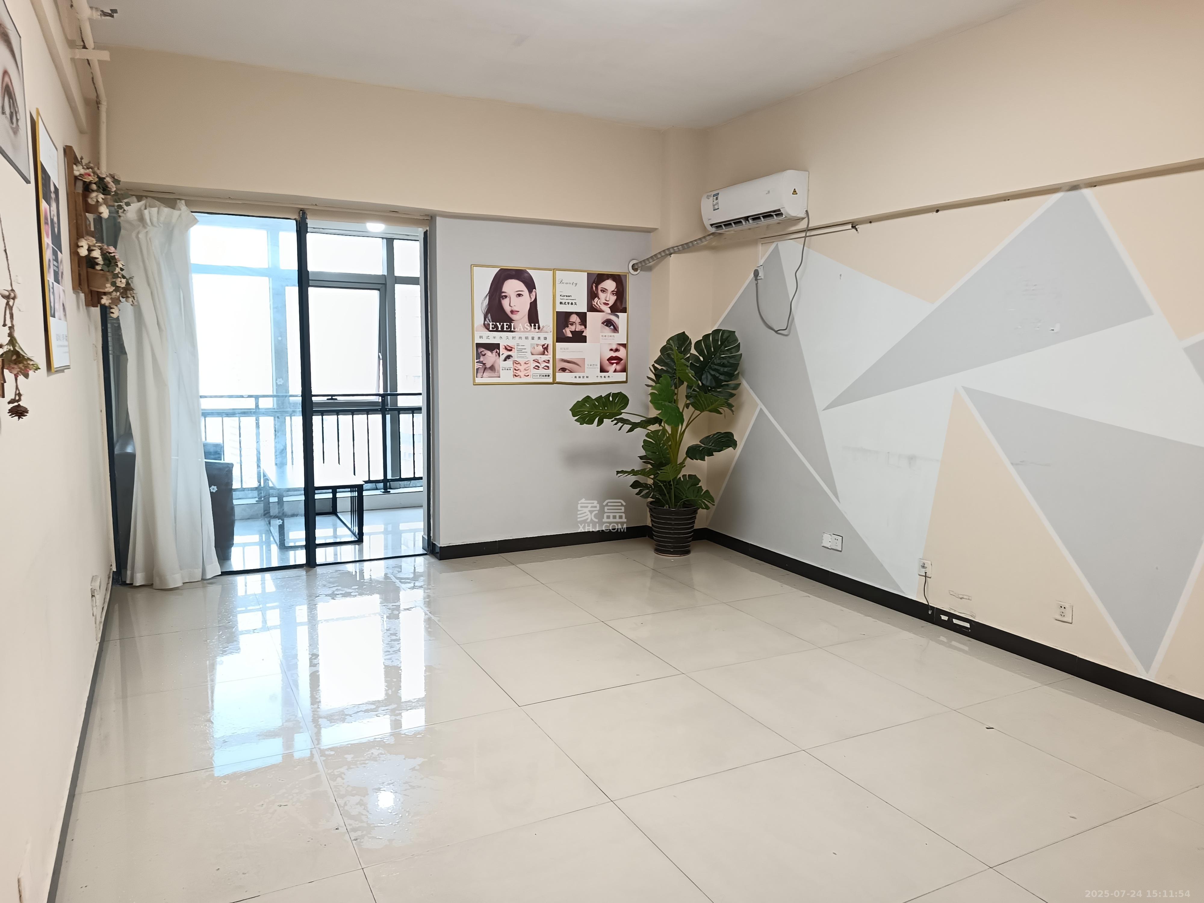 奥克斯广场 1室1厅1卫 2200.0元/月 奥克斯广场 1室1厅1卫 2200.0元/月室内图