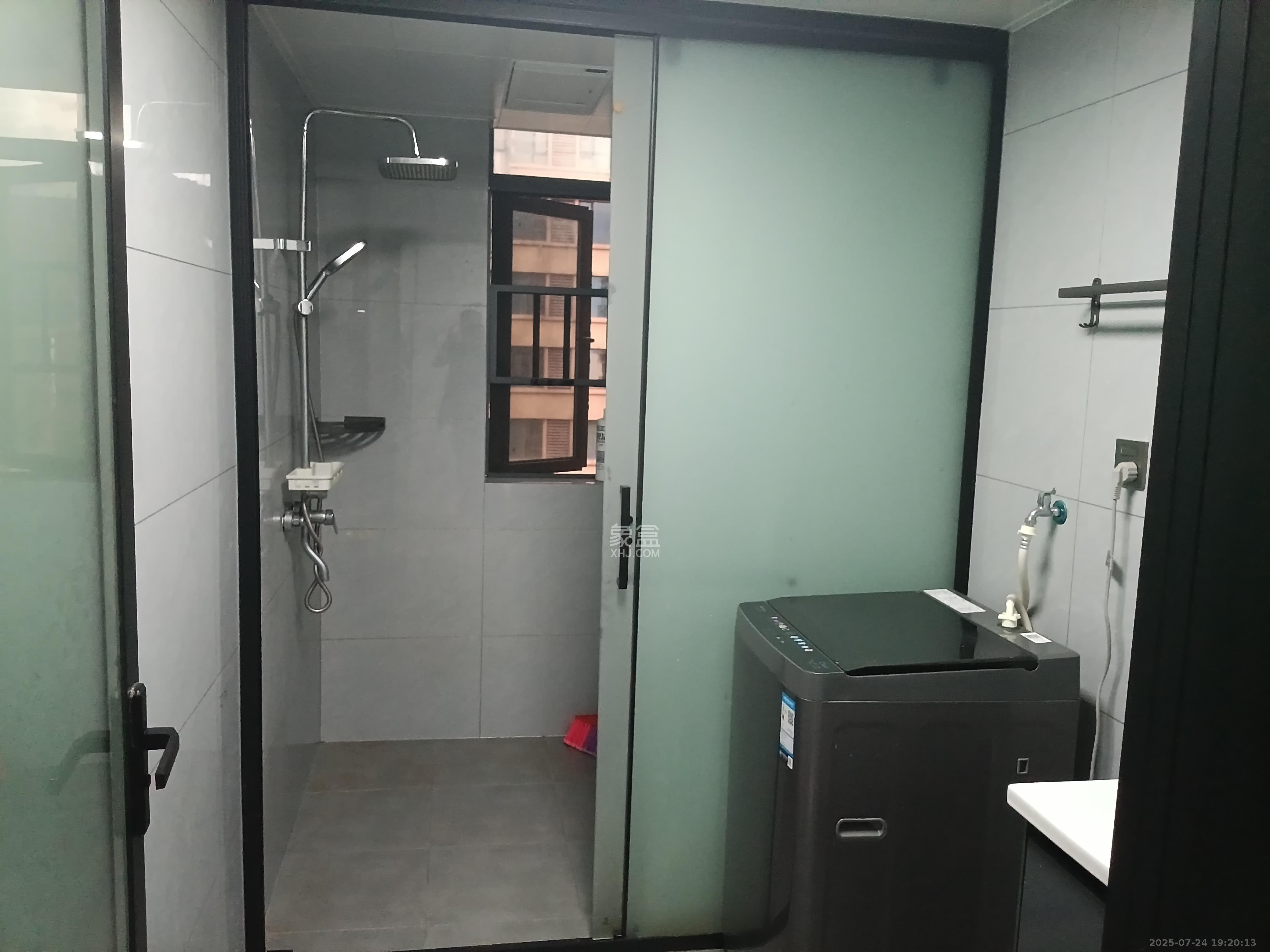 福天星中心(福天星雅苑)  4室2厅2卫    4500.0元/月 福天星中心(福天星雅苑)  4室2厅2卫    4500.0元/月室内图