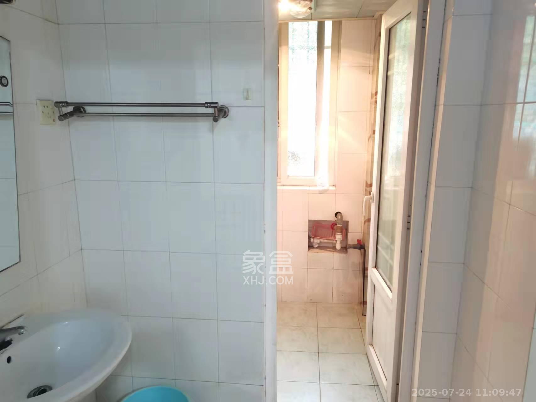 新桥小区  3室2厅1卫   1800.00元/月室内图