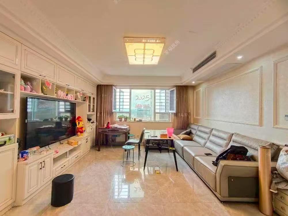 城南壹号  4室2厅2卫    110.0万 城南壹号  4室2厅2卫    110.0万客厅