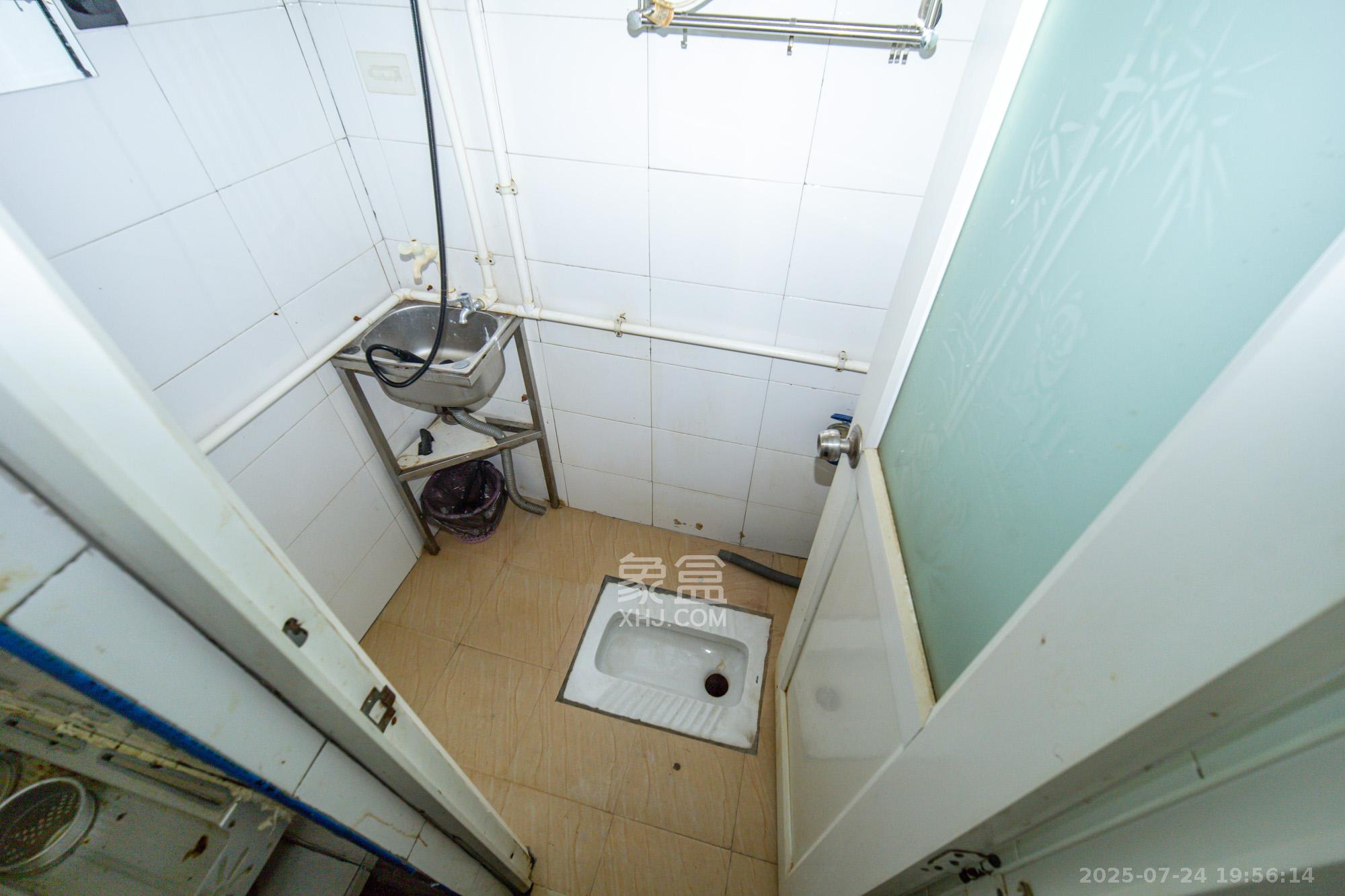 众鑫建材市场(长沙县星沙镇皮具市场) 10室4厅4卫 288.0万 众鑫建材市场(长沙县星沙镇皮具市场) 10室4厅4卫 288.0万卫生间