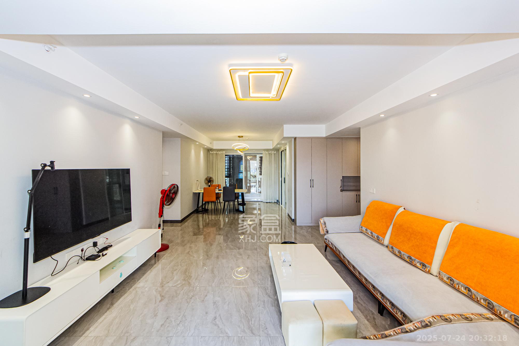 北辰三角洲C3区  5室2厅2卫    320.0万 北辰三角洲C3区  5室2厅2卫    320.0万客厅