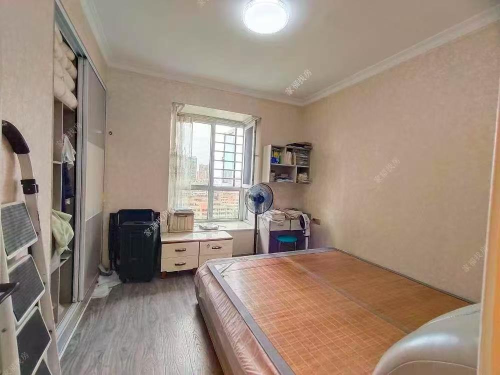 城南壹号  4室2厅2卫    110.0万 城南壹号  4室2厅2卫    110.0万客厅