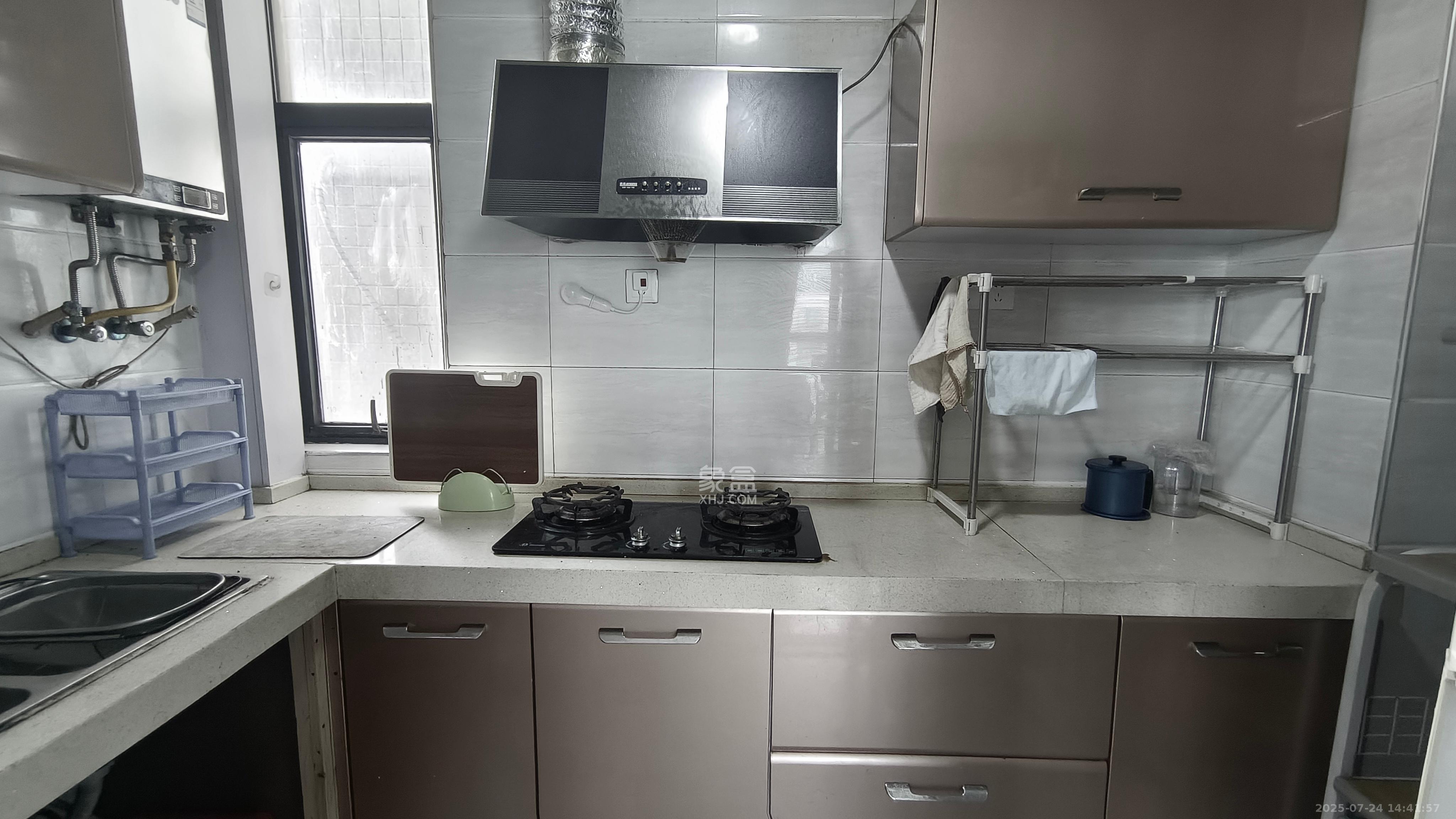 湘江世纪城贯江苑 3室2厅2卫 2300.0元/月 湘江世纪城贯江苑 3室2厅2卫 2300.0元/月室内图