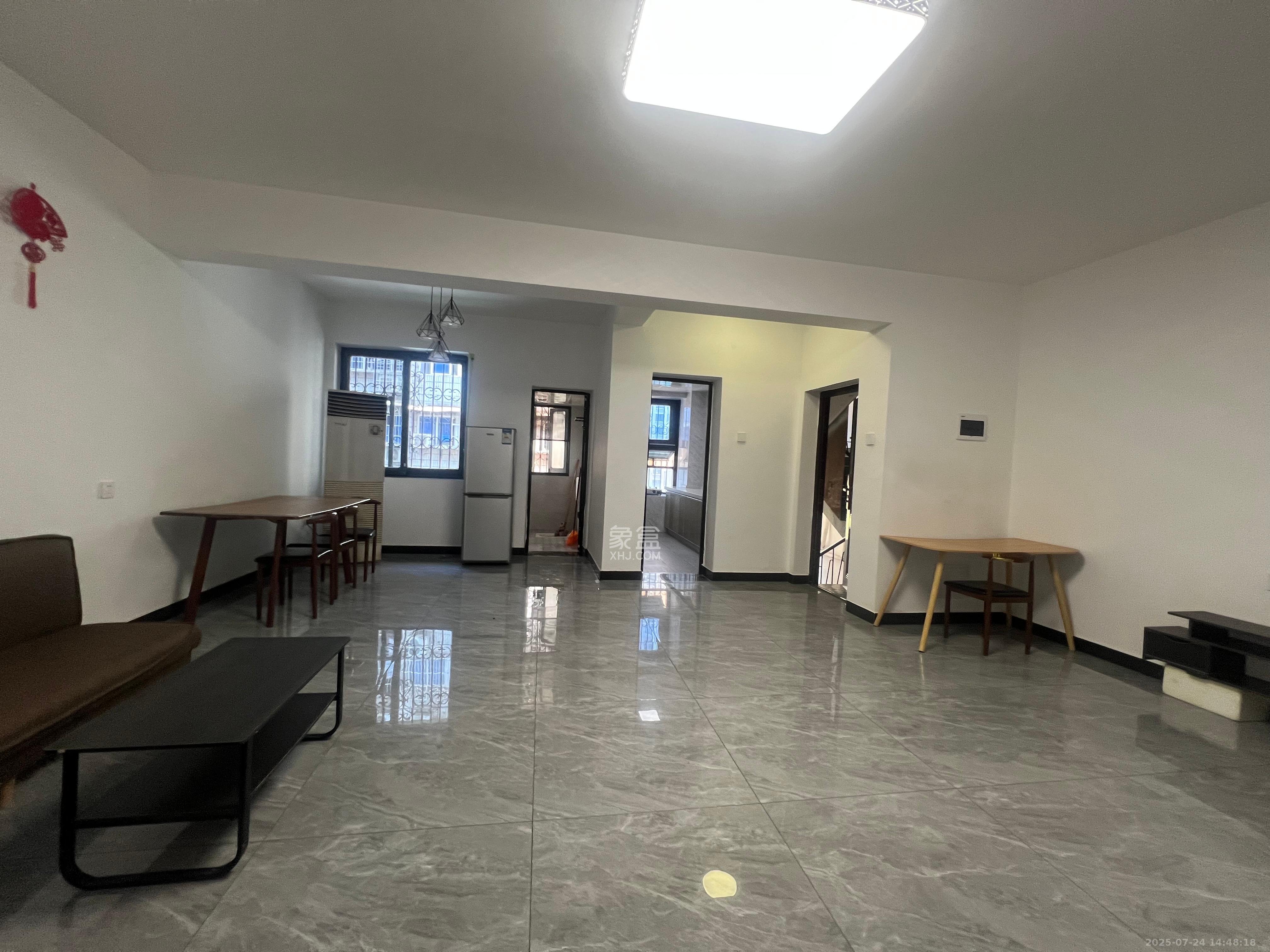 省政府五所 1室2厅1卫 2600.0元/月 省政府五所 1室2厅1卫 2600.0元/月室内图