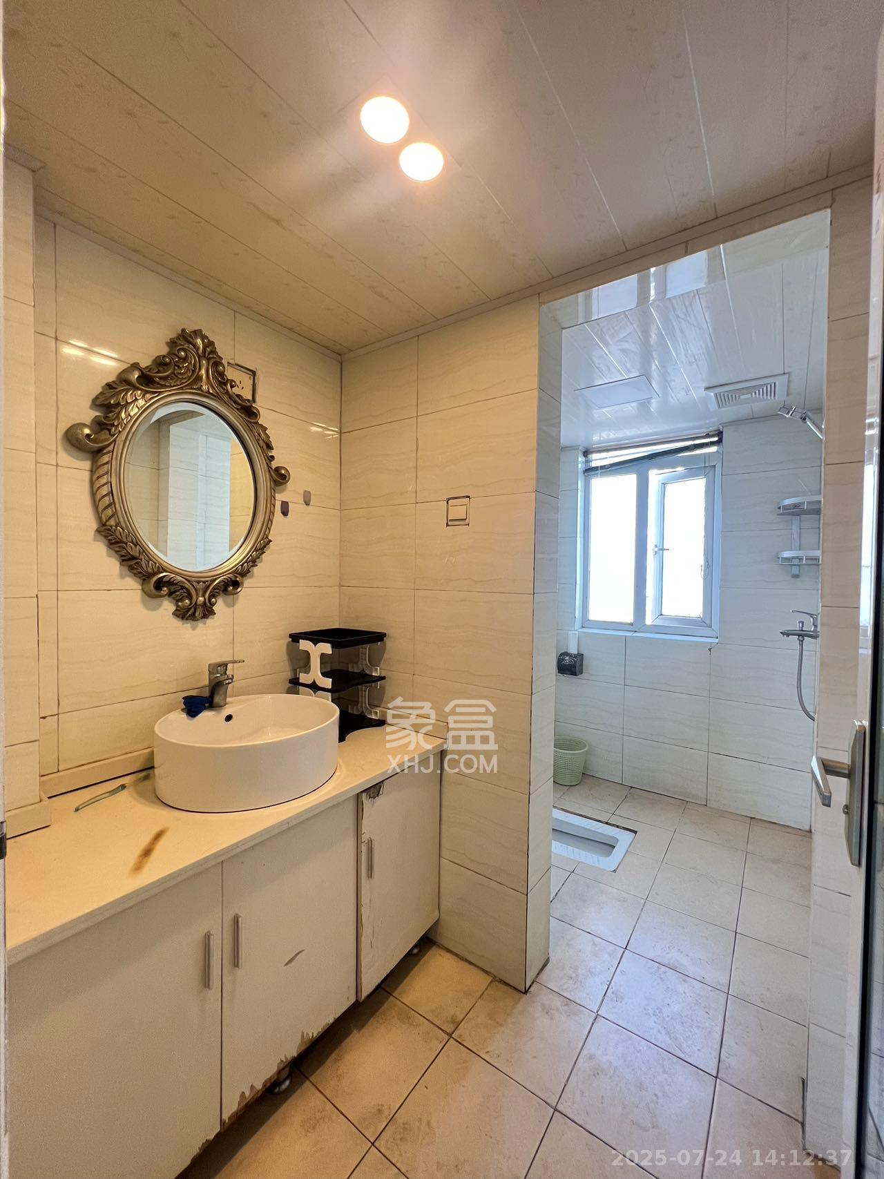 学府华庭  3室2厅1卫    2200.0元/月室内图