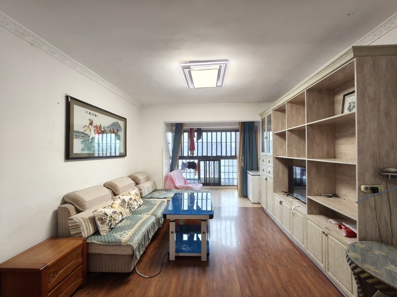 檀香山  3室2厅1卫    2000.0元/月