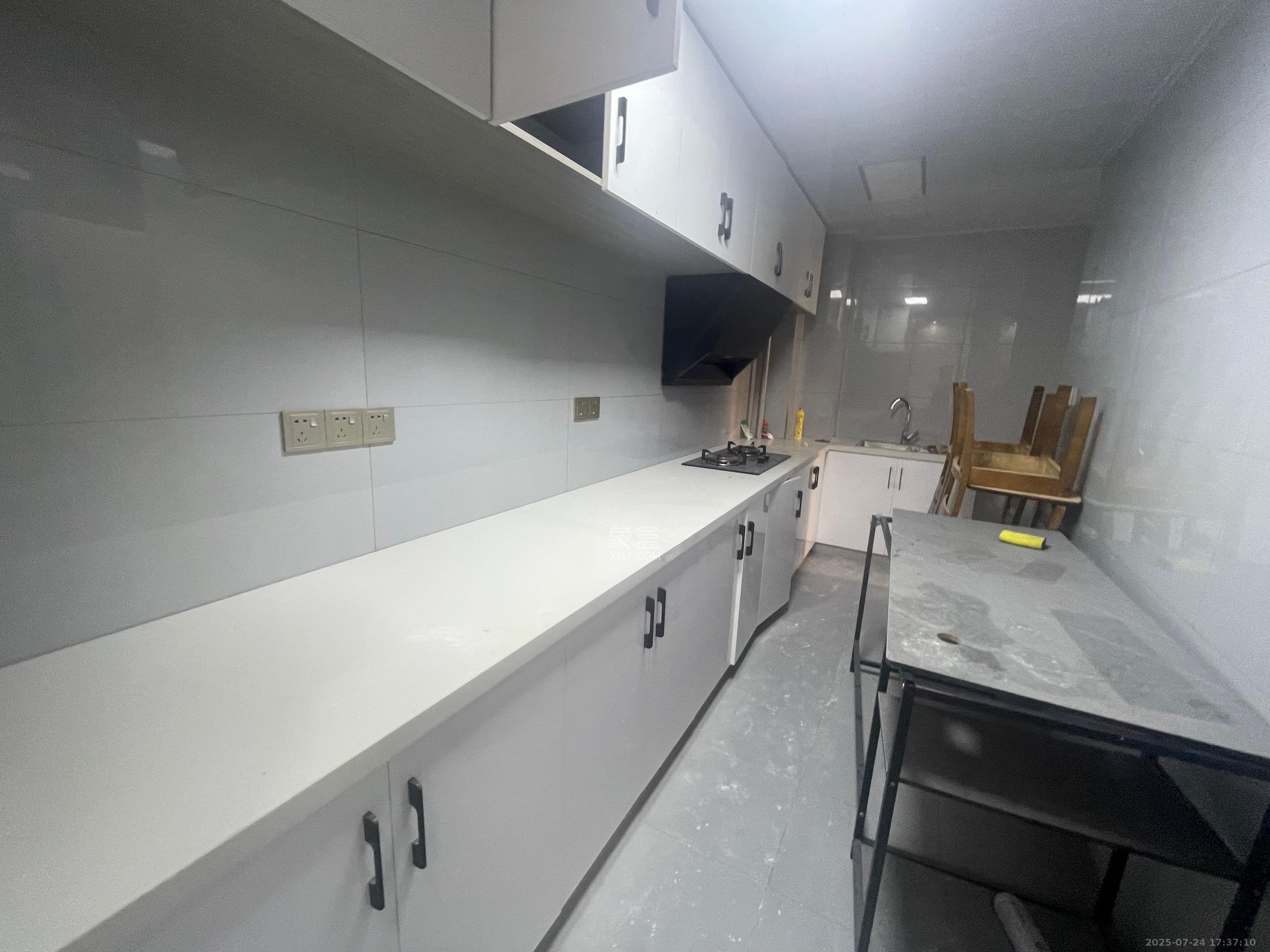 长房时代公馆  3室2厅2卫   2500.00元/月室内图