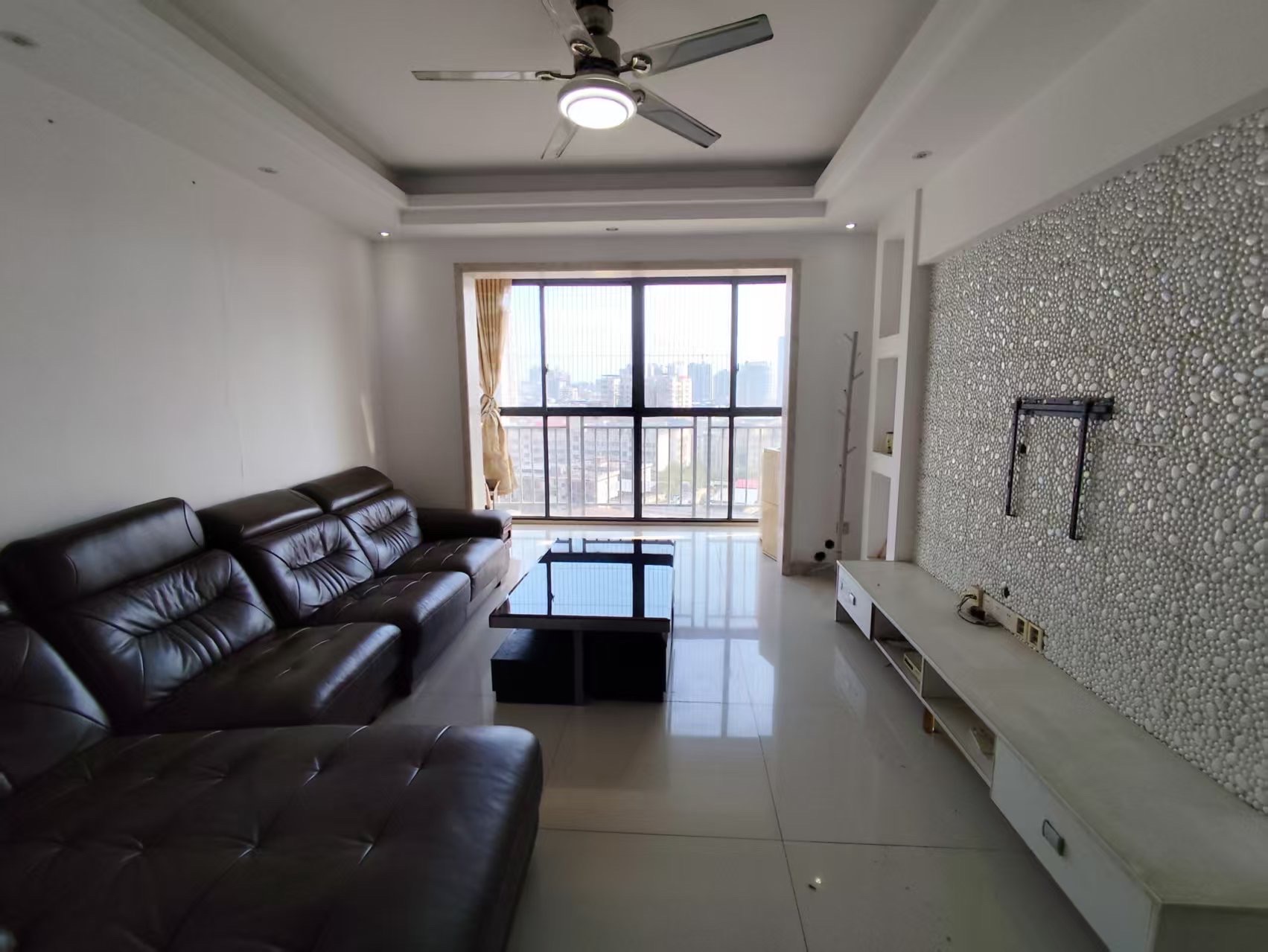 香格里拉 1室0厅0卫 1600.0元/月 香格里拉 1室0厅0卫 1600.0元/月室内图