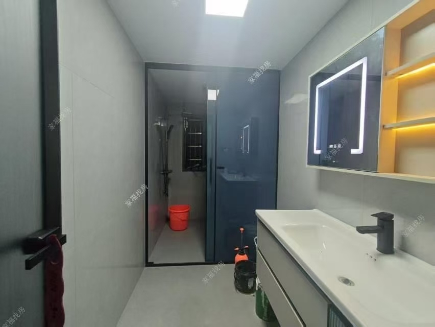 新世界建材城  3室2厅2卫    63.8万 新世界建材城  3室2厅2卫    63.8万客厅