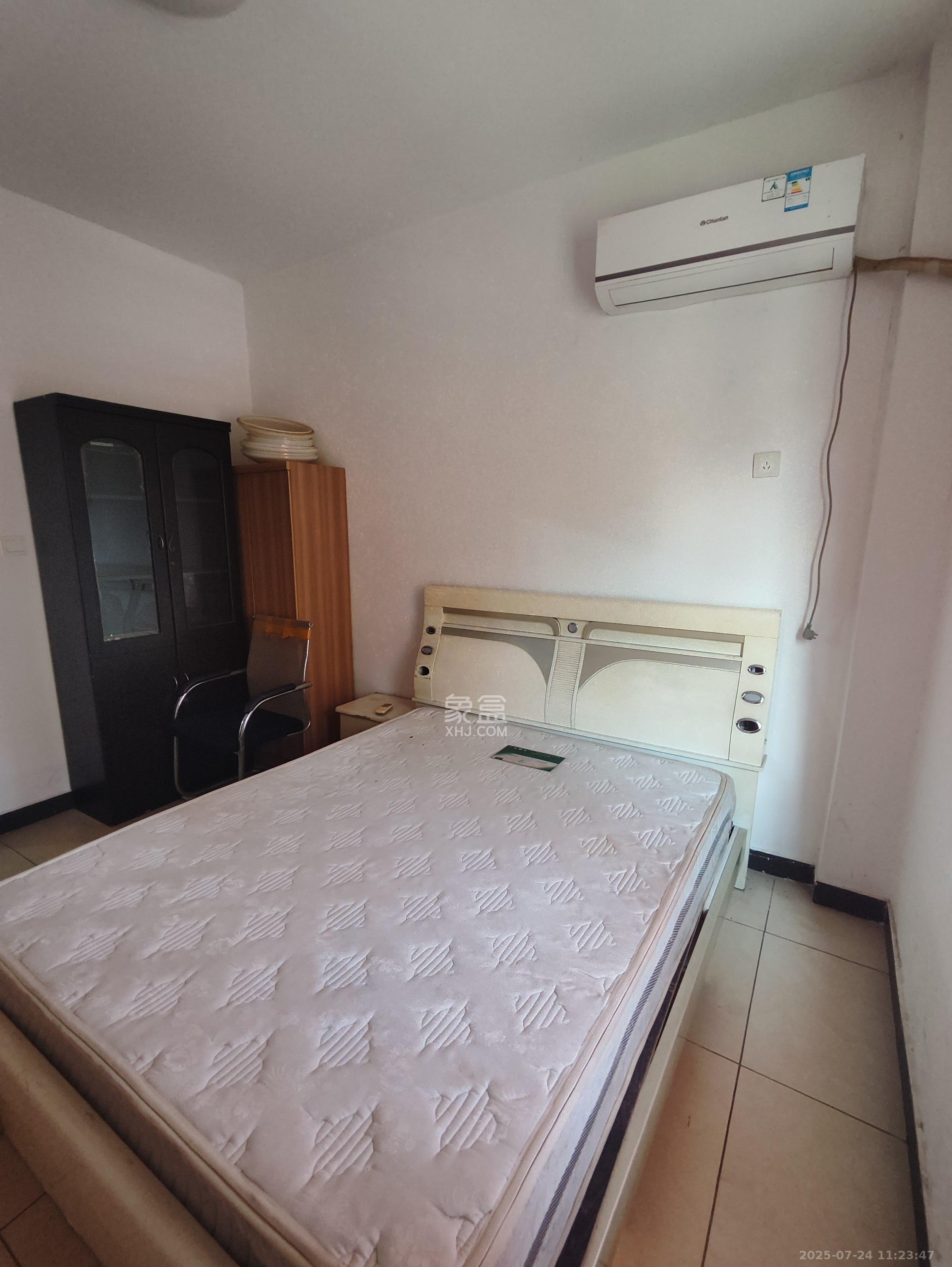 西龙苑安置小区(西垅苑小区) 1室0厅0卫 1300.0元/月 西龙苑安置小区(西垅苑小区) 1室0厅0卫 1300.0元/月室内图