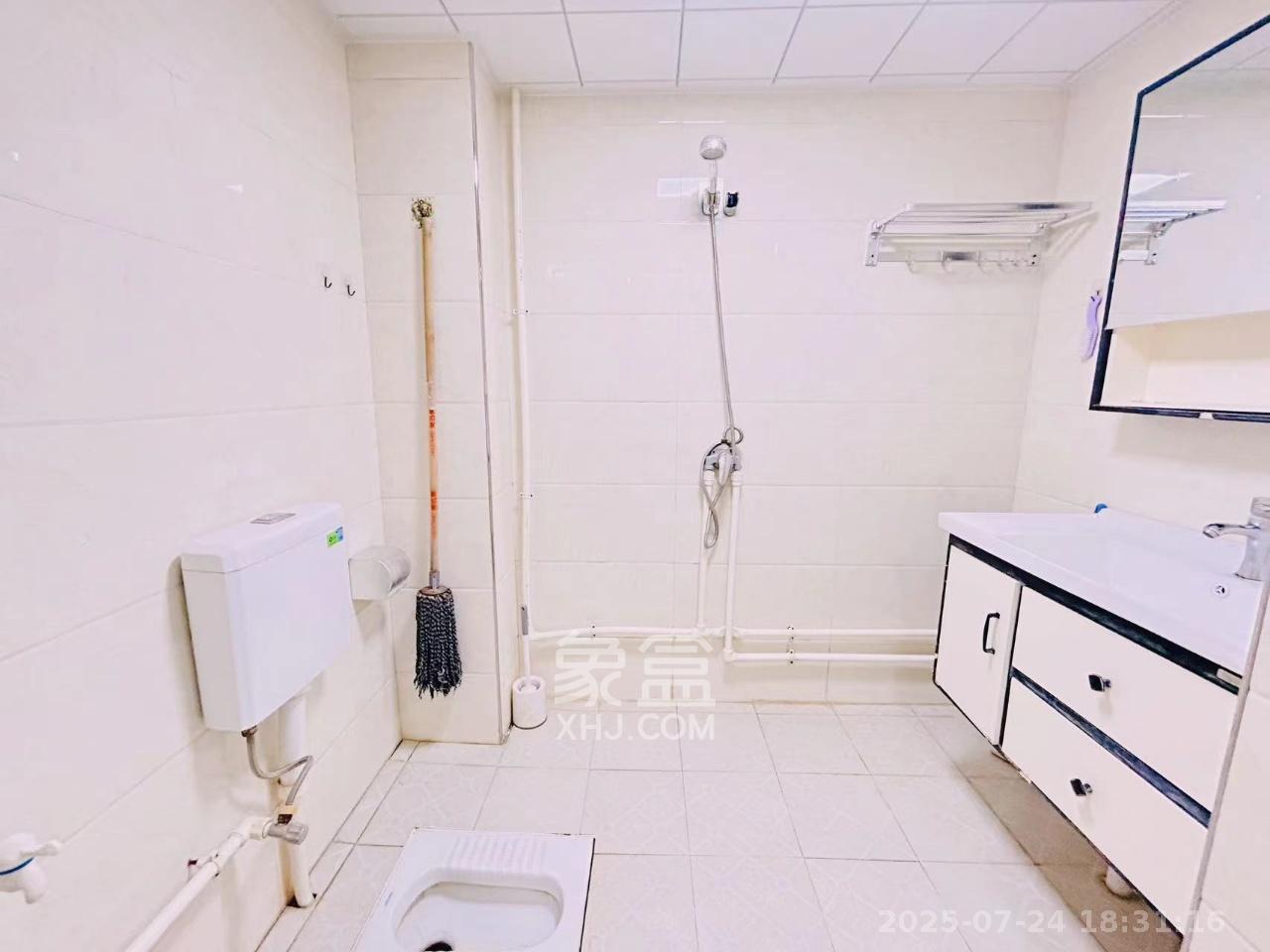 圭塘三小区 1室1厅1卫 1700.0元/月 圭塘三小区 1室1厅1卫 1700.0元/月室内图