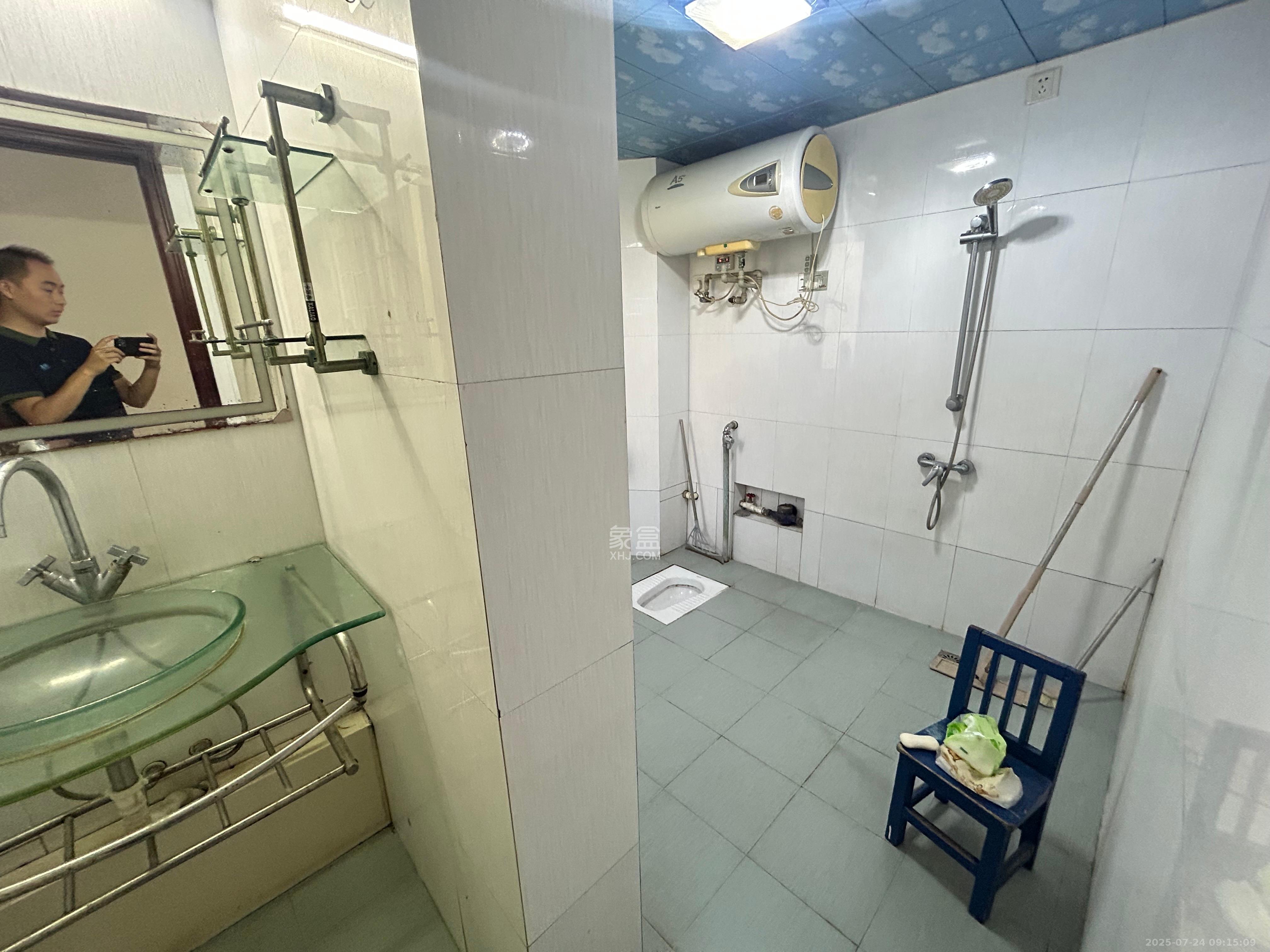 上海城小区  3室2厅2卫   2400.00元/月室内图