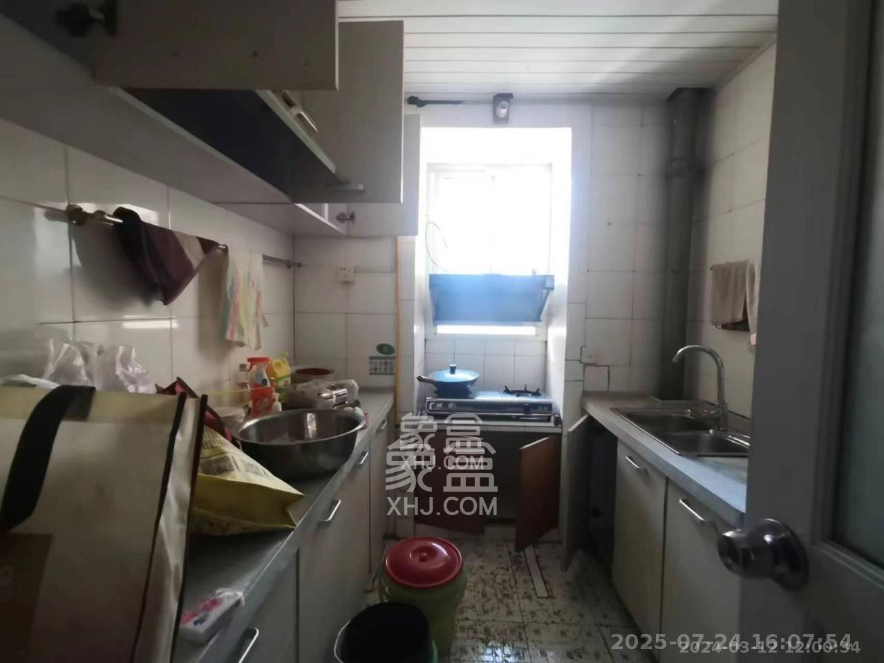英才园三片  3室1厅1卫   1800.00元/月室内图