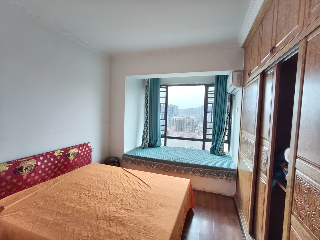 檀香山  3室2厅1卫    2000.0元/月室内图