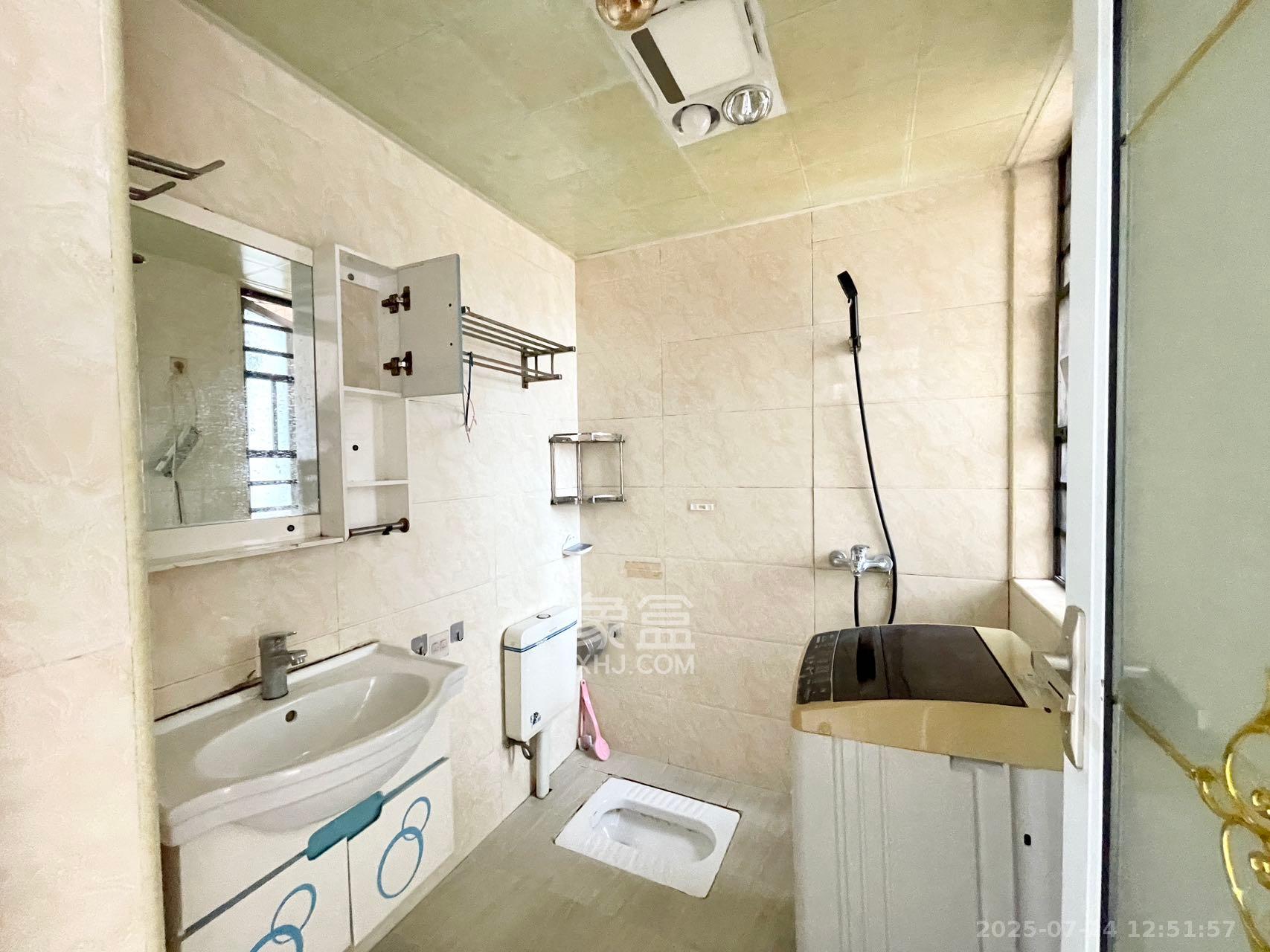 荣盛花语馨苑  4室2厅1卫    2100.0元/月 荣盛花语馨苑  4室2厅1卫    2100.0元/月室内图