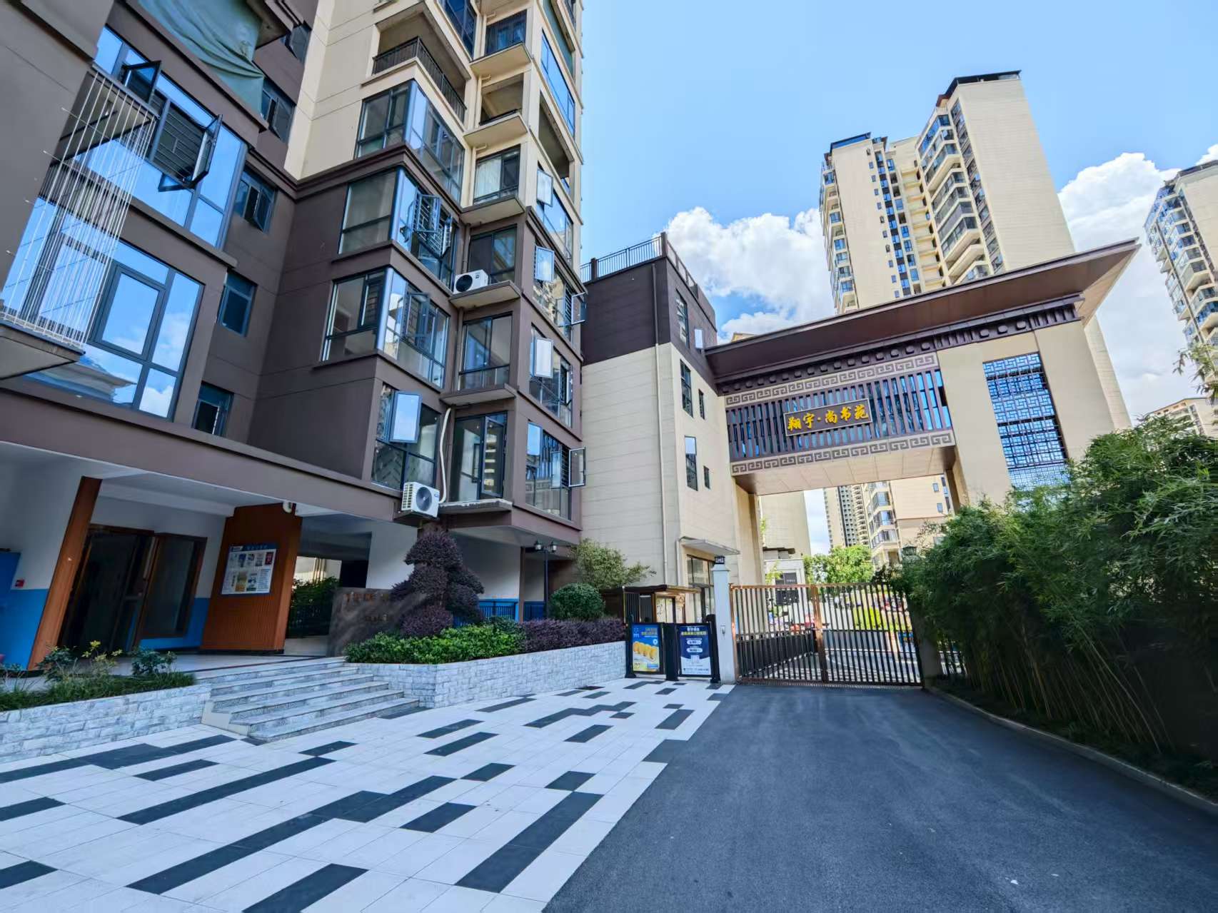 翔宇尚书苑 4室2厅2卫 79.8万 翔宇尚书苑 4室2厅2卫 79.8万客厅