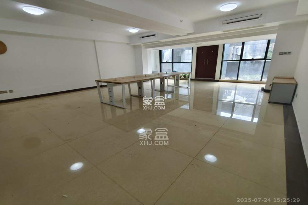 东塘瑞府 1室1厅1卫 2800.0元/月 东塘瑞府 1室1厅1卫 2800.0元/月室内图