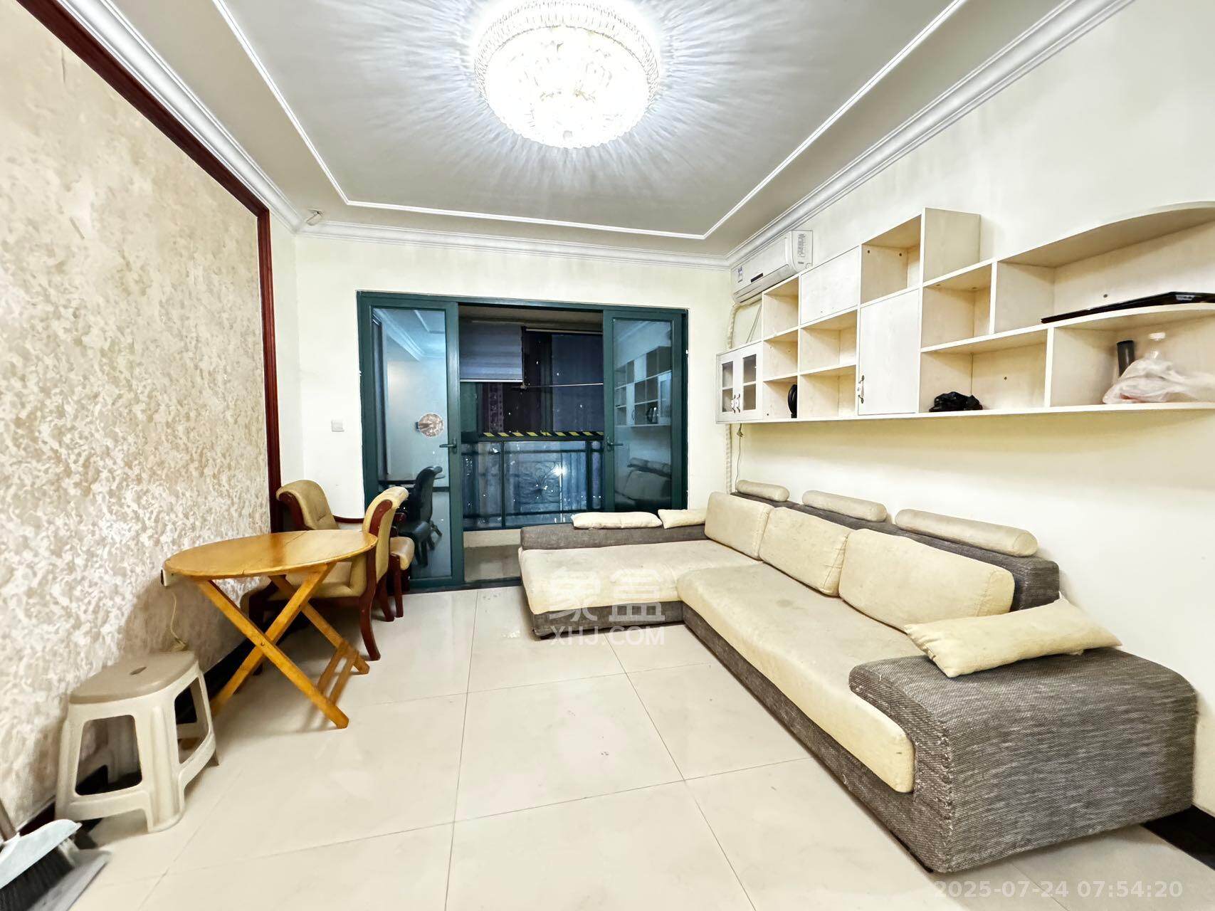 恒大翡翠华庭  2室2厅1卫    1800.0元/月 恒大翡翠华庭  2室2厅1卫    1800.0元/月