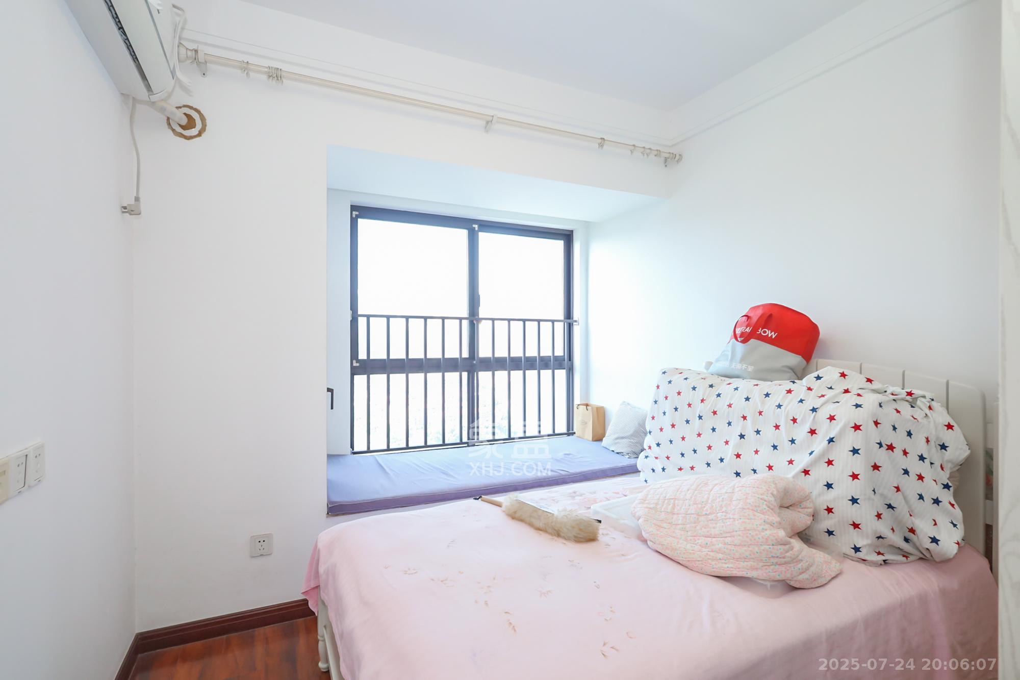 绿地中央广场 3室2厅2卫 125.0万 绿地中央广场 3室2厅2卫 125.0万卧室