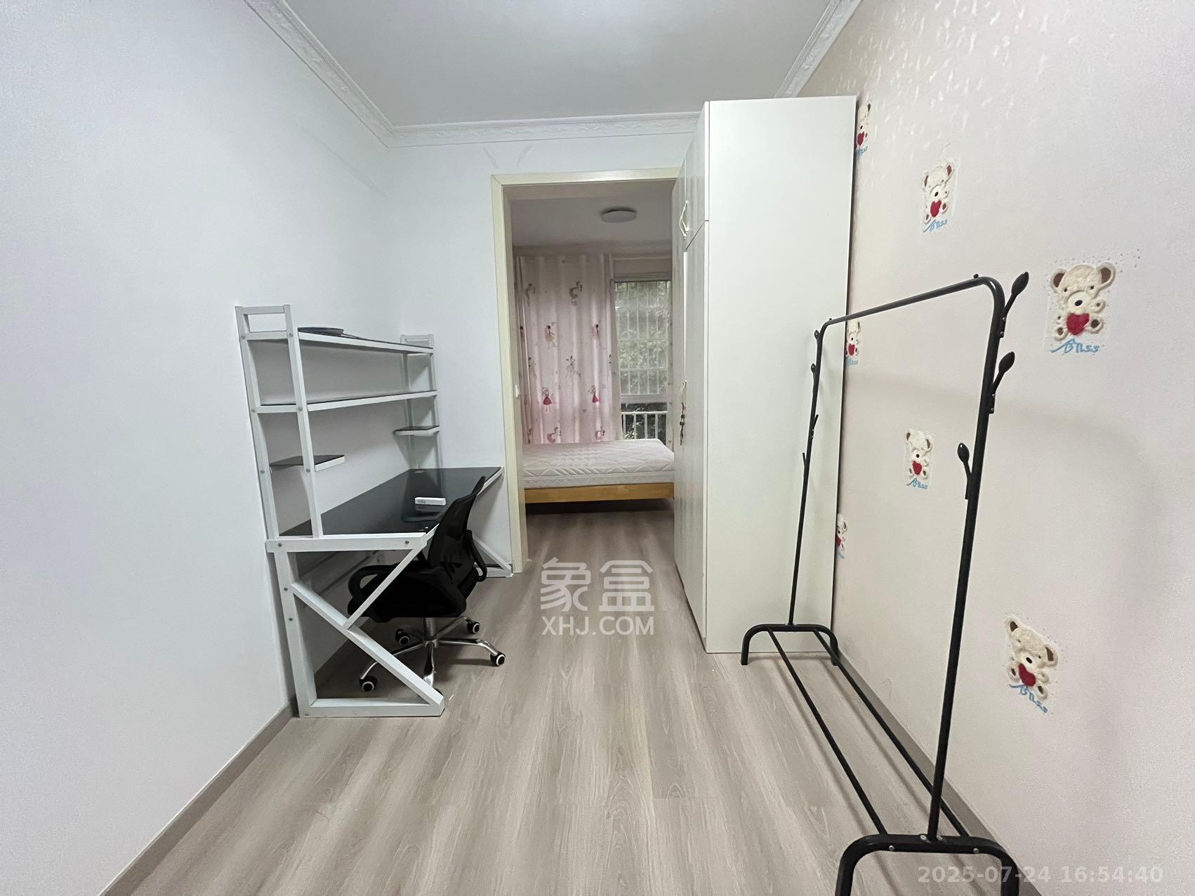 麓山枫情  3室2厅2卫   3100.00元/月室内图