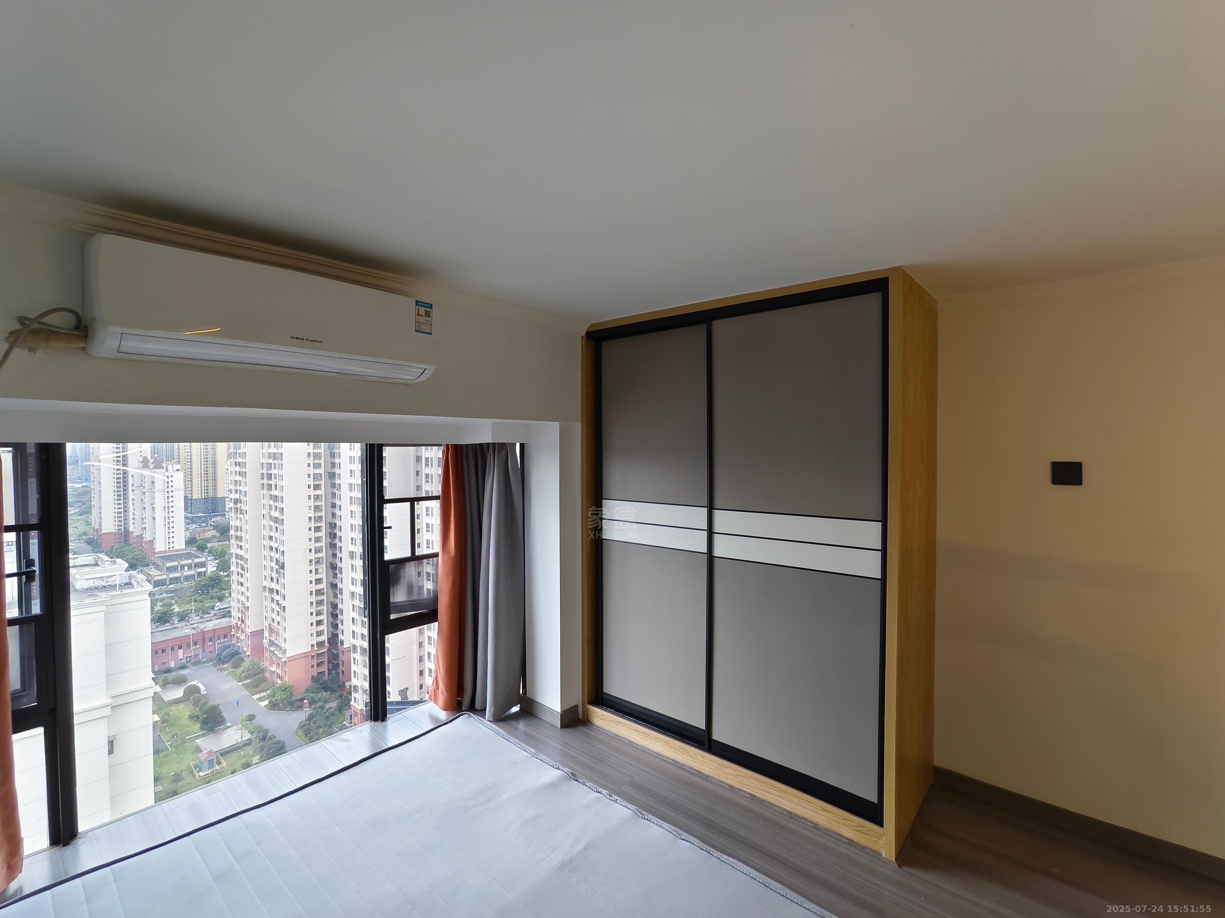 紫金华府 2室2厅1卫 1800.0元/月 紫金华府 2室2厅1卫 1800.0元/月室内图