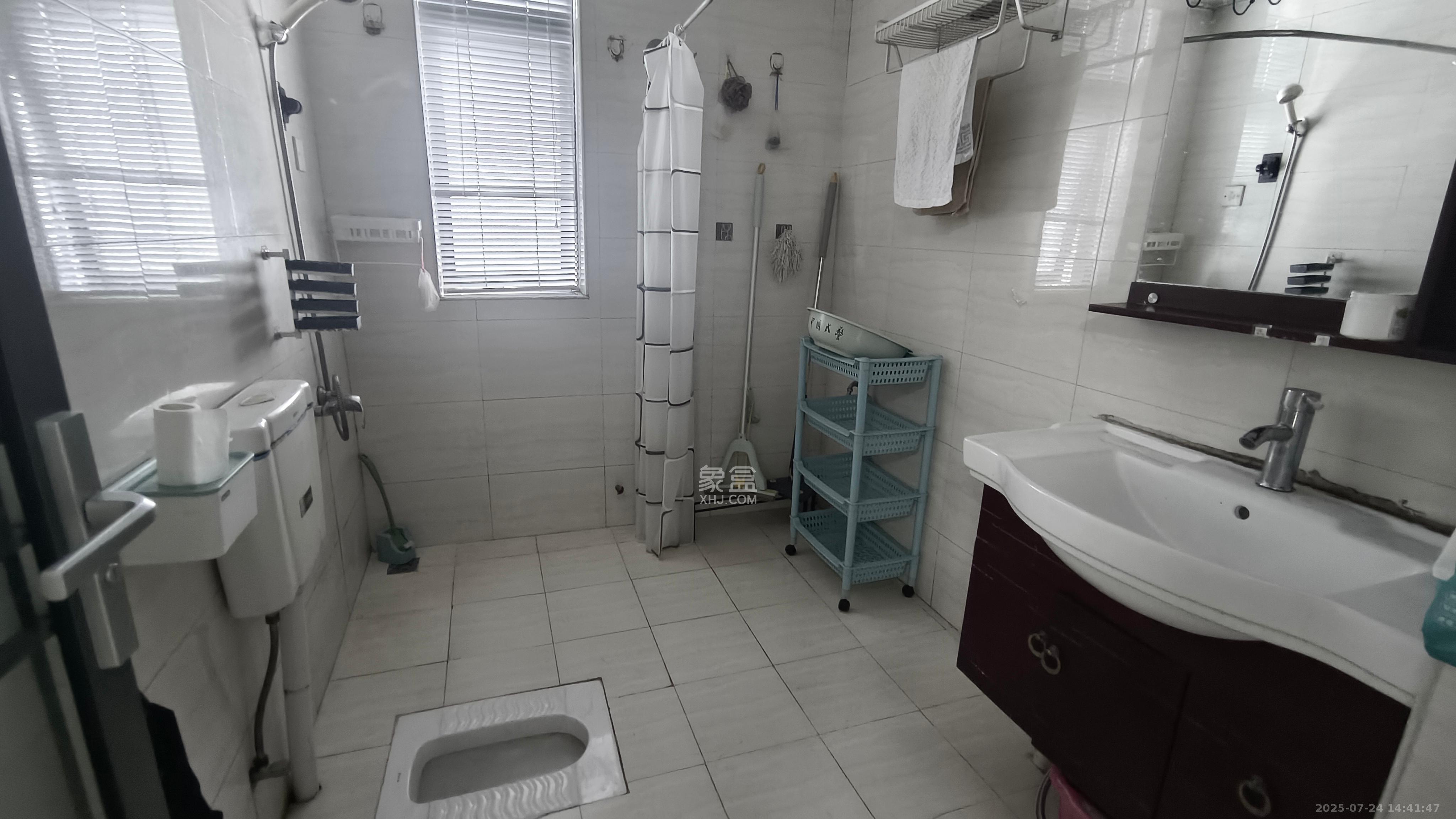 湘江世纪城贯江苑 3室2厅2卫 2300.0元/月 湘江世纪城贯江苑 3室2厅2卫 2300.0元/月室内图