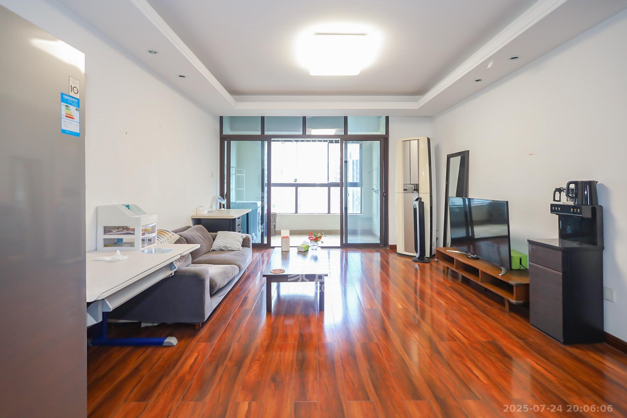 绿地中央广场 3室2厅2卫 125.0万 绿地中央广场 3室2厅2卫 125.0万客厅