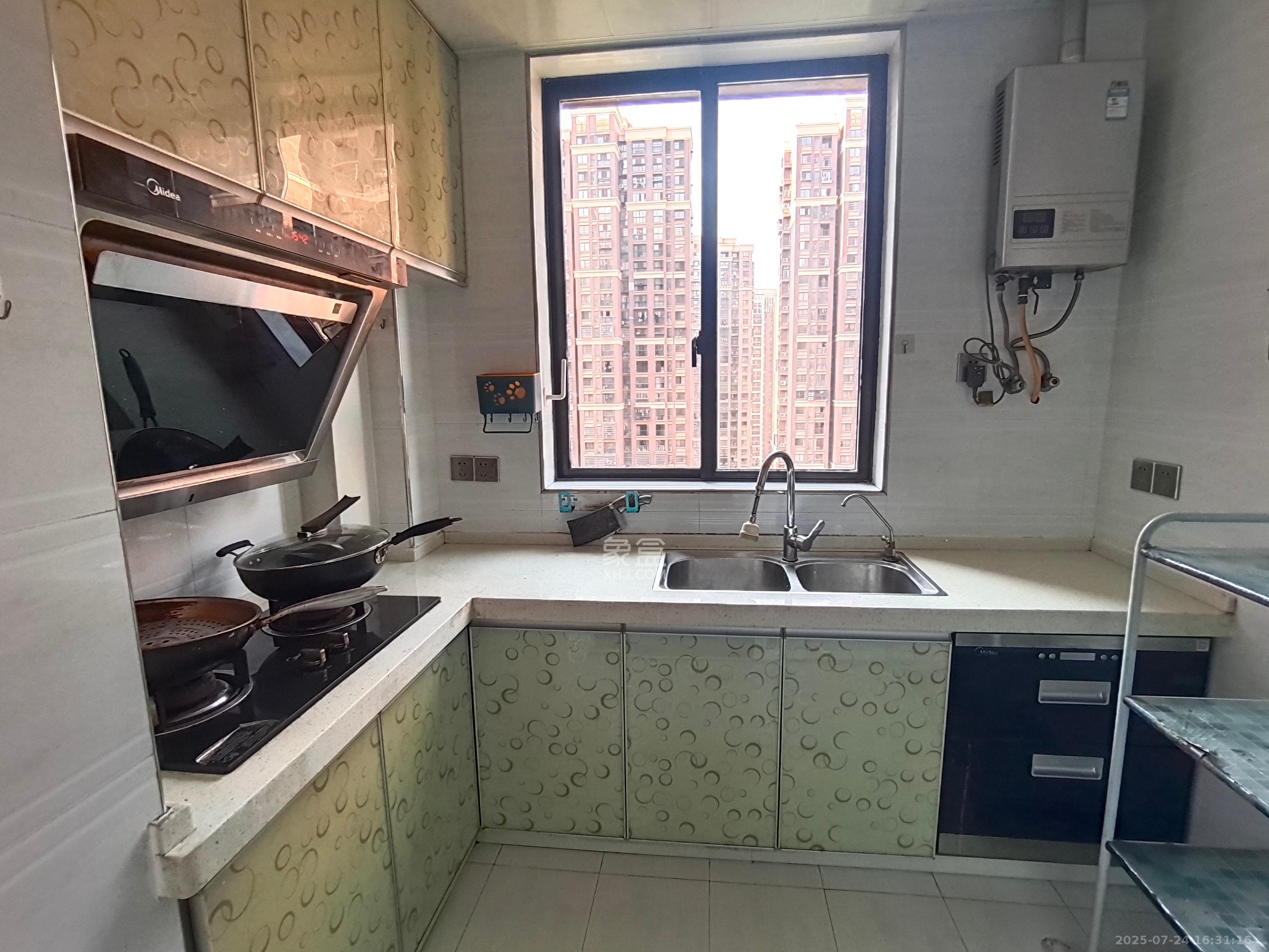 新城国际花都 3室2厅1卫 1700.0元/月 新城国际花都 3室2厅1卫 1700.0元/月室内图