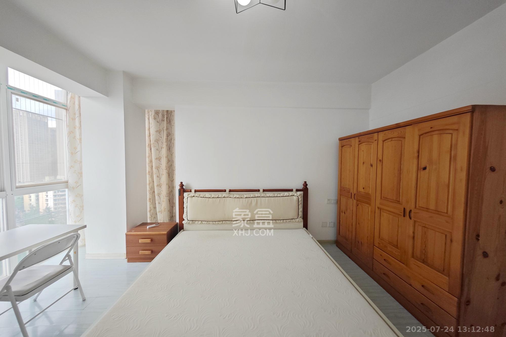 曙光大邸  3室2厅2卫    90.0万 曙光大邸  3室2厅2卫    90.0万卧室