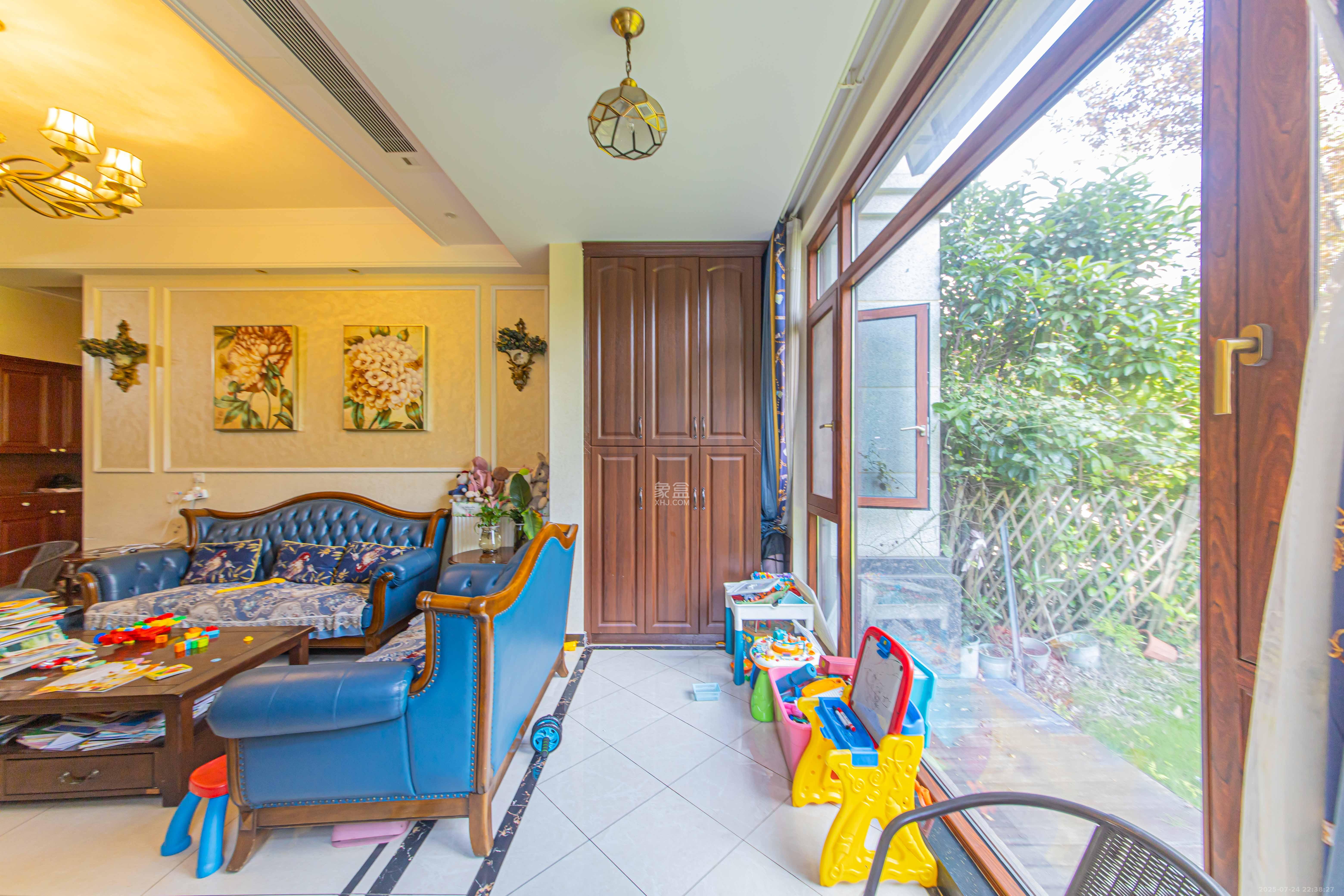 中海新城熙岸(中信新城五期) 4室2厅2卫 170.0万 中海新城熙岸(中信新城五期) 4室2厅2卫 170.0万阳台