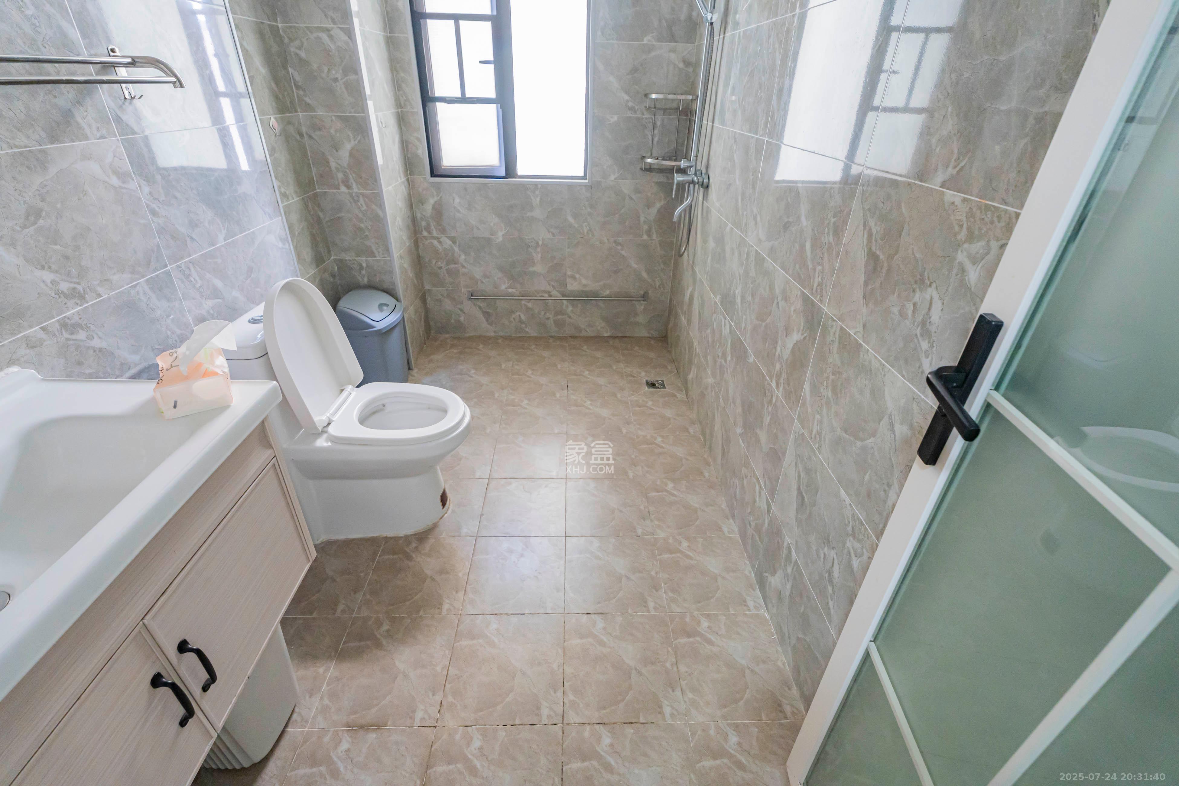 悦湖山 4室2厅2卫 105.0万 悦湖山 4室2厅2卫 105.0万卫生间