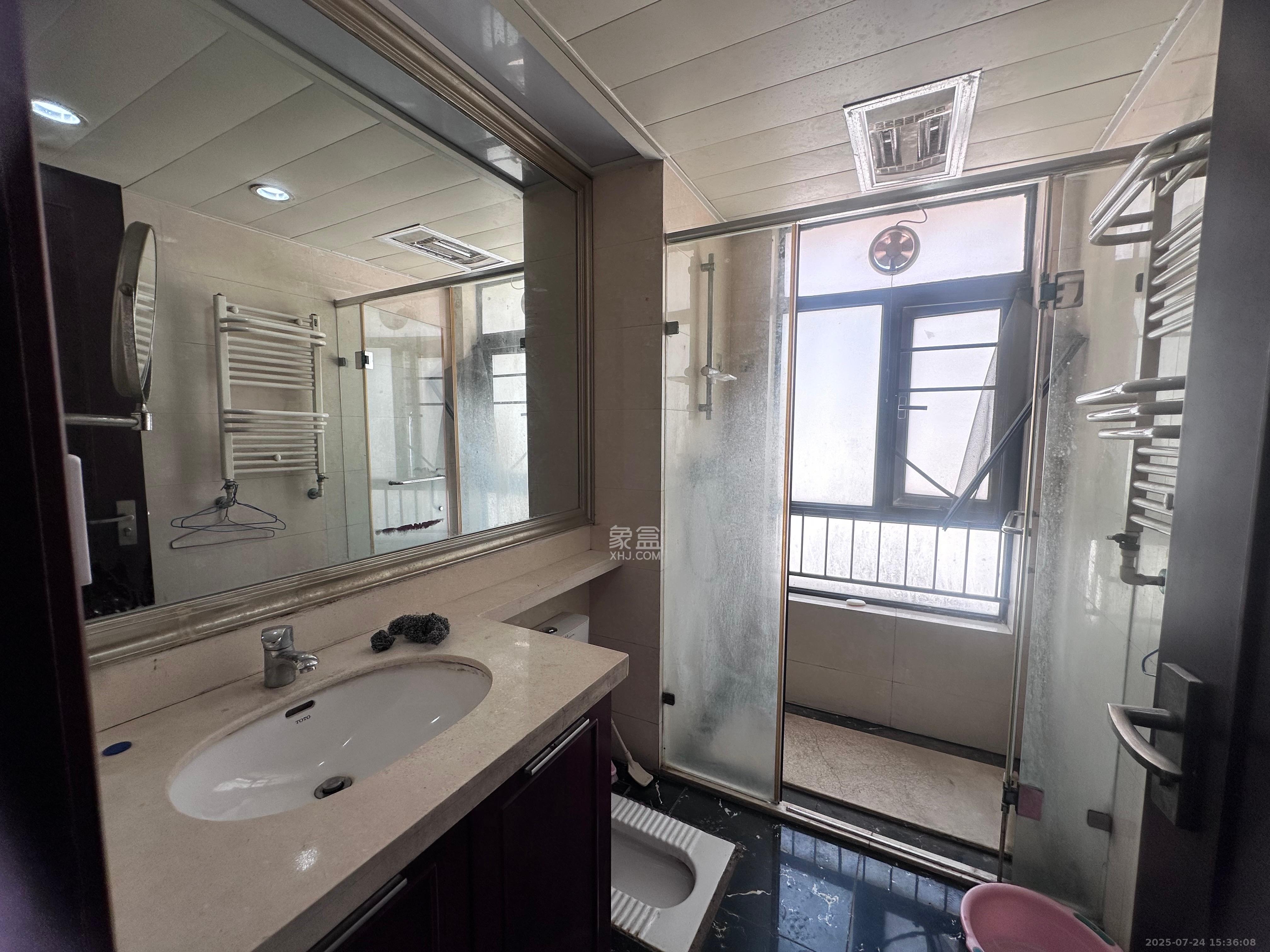 中海国际二期  3室2厅2卫    2200.0元/月 中海国际二期  3室2厅2卫    2200.0元/月室内图