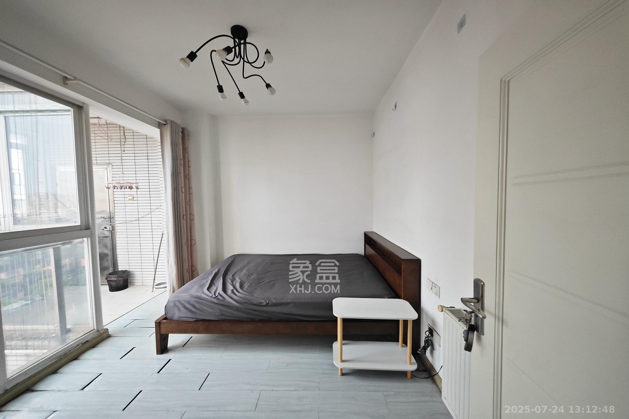 曙光大邸  3室2厅2卫    90.0万 曙光大邸  3室2厅2卫    90.0万卧室