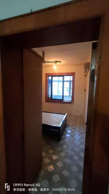 春园石化家属楼 2室2厅1卫 38.8万 春园石化家属楼 2室2厅1卫 38.8万客厅