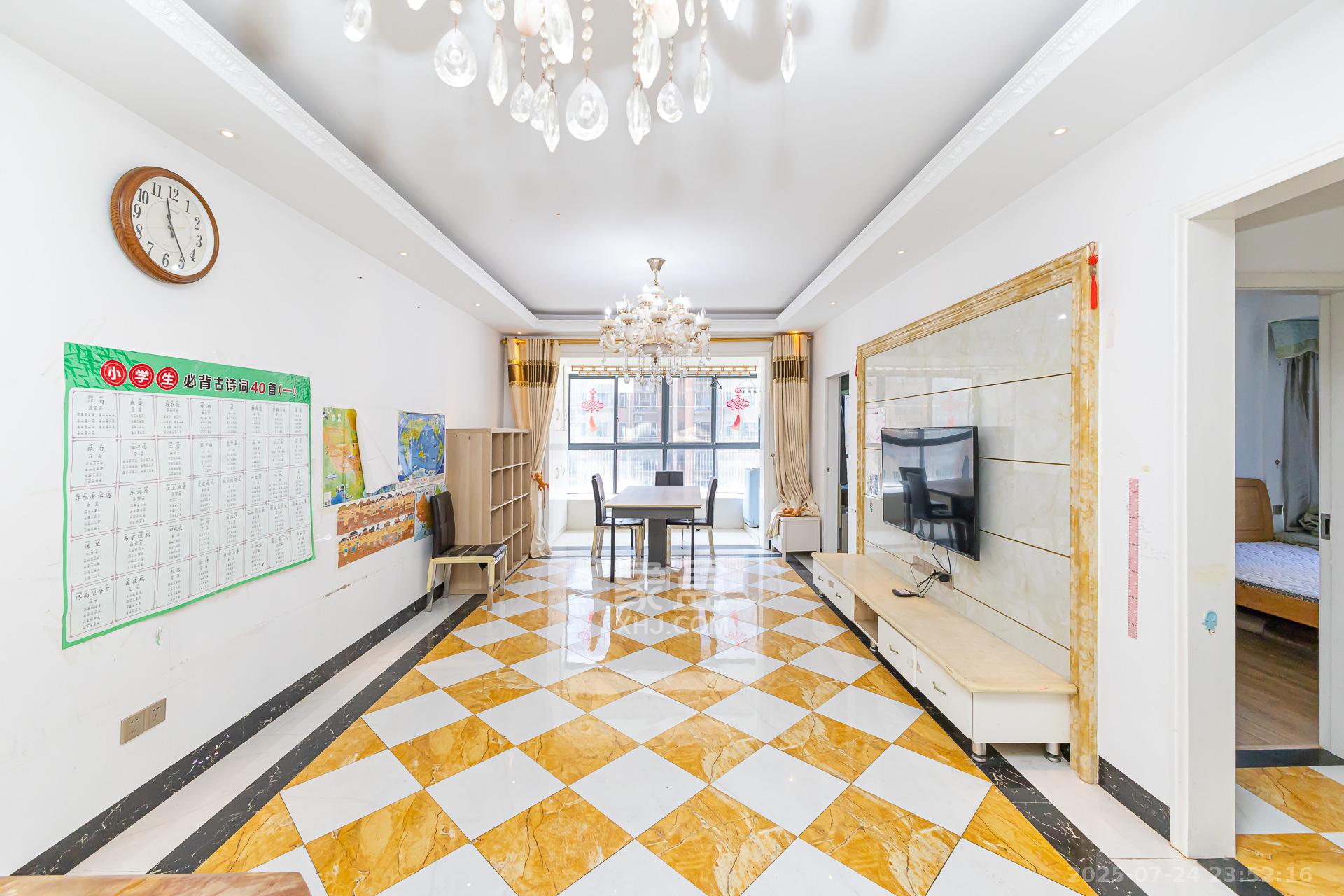 珠江东方明珠(新地东方明珠)三期 3室2厅1卫 66.0万 珠江东方明珠(新地东方明珠)三期 3室2厅1卫 66.0万客厅