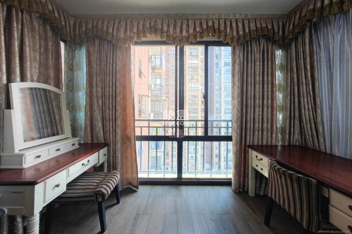 水岸天际(一期、二期) 4室2厅2卫 109.0万 水岸天际(一期、二期) 4室2厅2卫 109.0万阳台