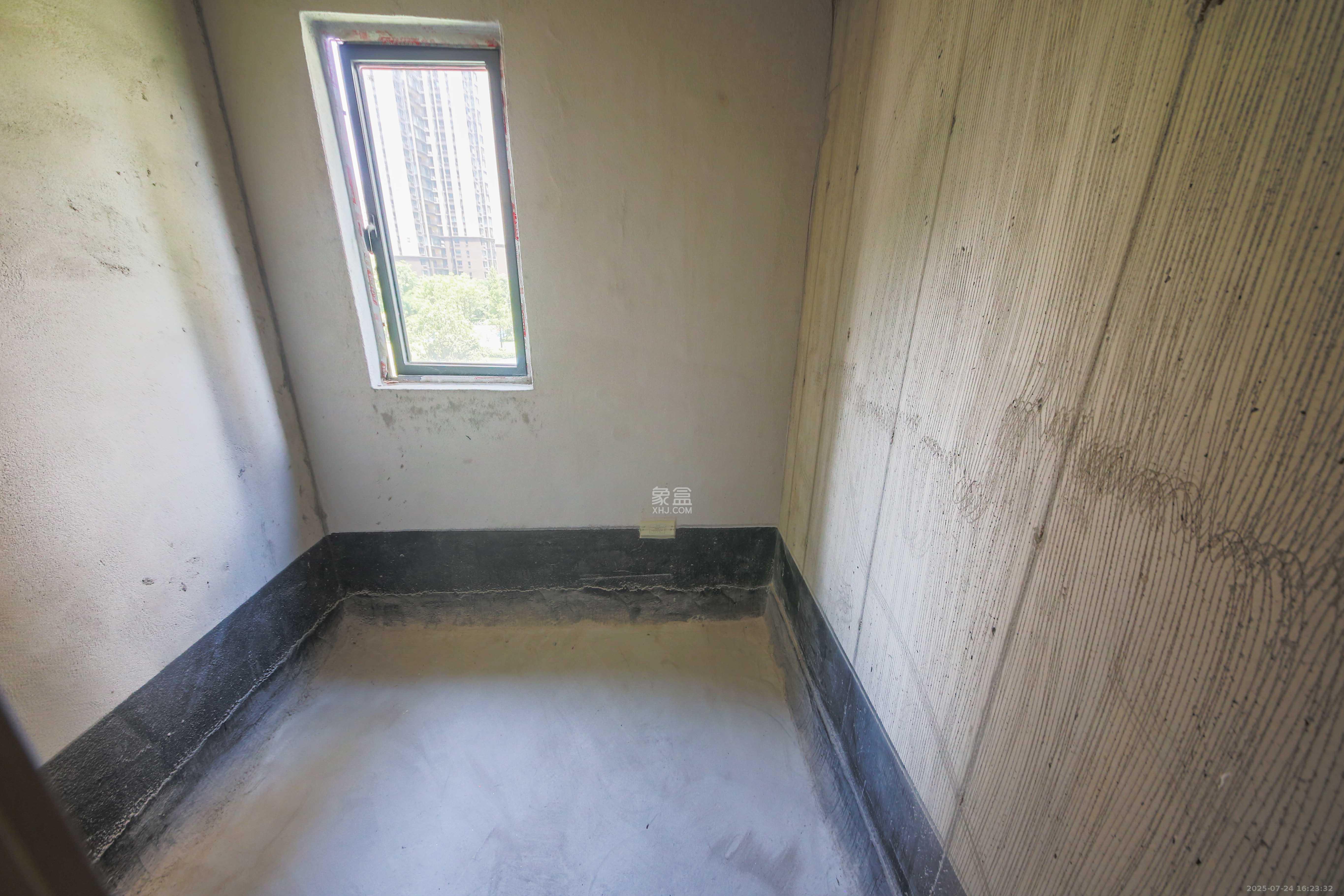 中建钰和城  4室2厅2卫   198.00万卫生间