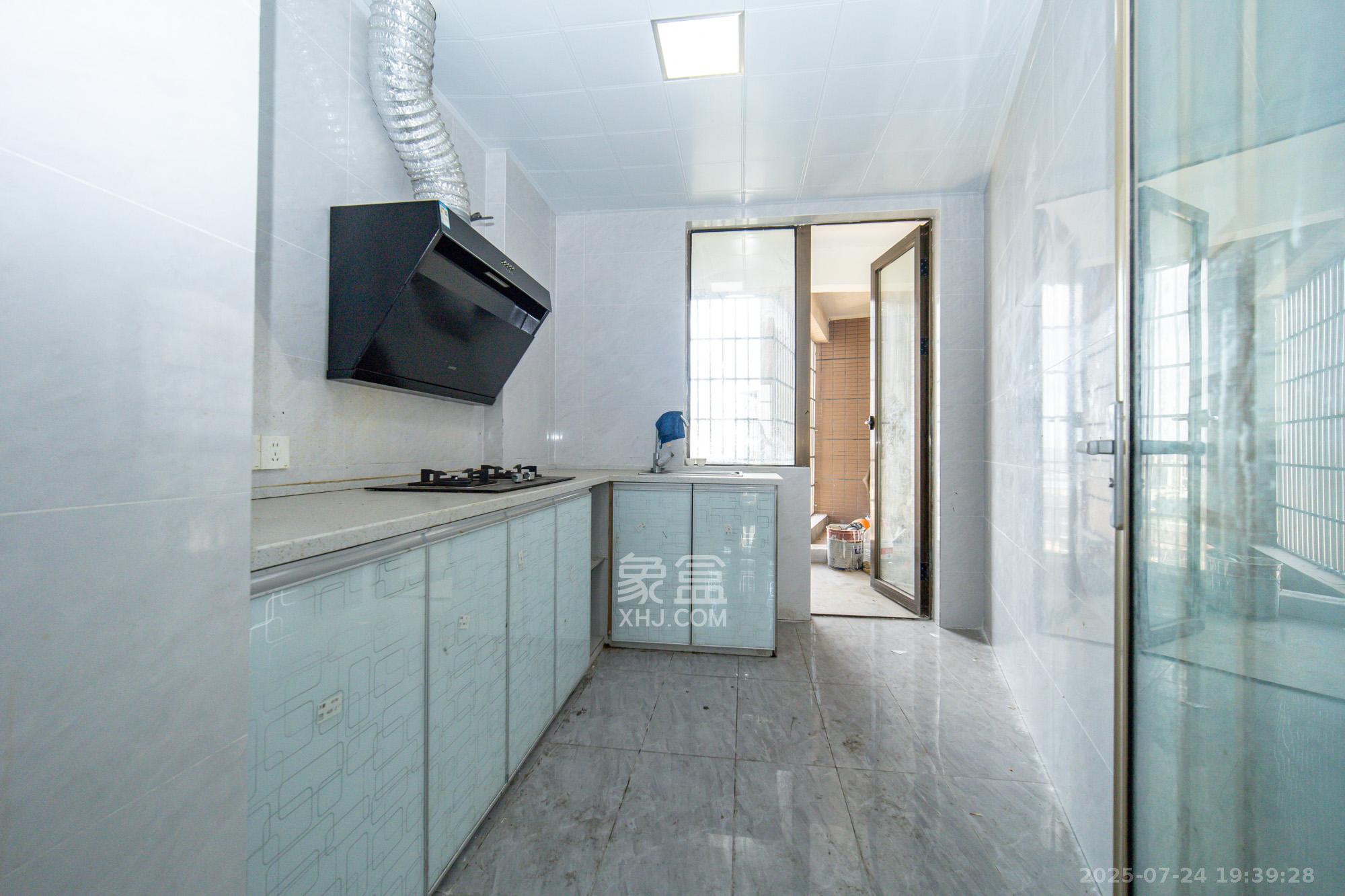 家和院  4室2厅1卫    90.8万 家和院  4室2厅1卫    90.8万厨房