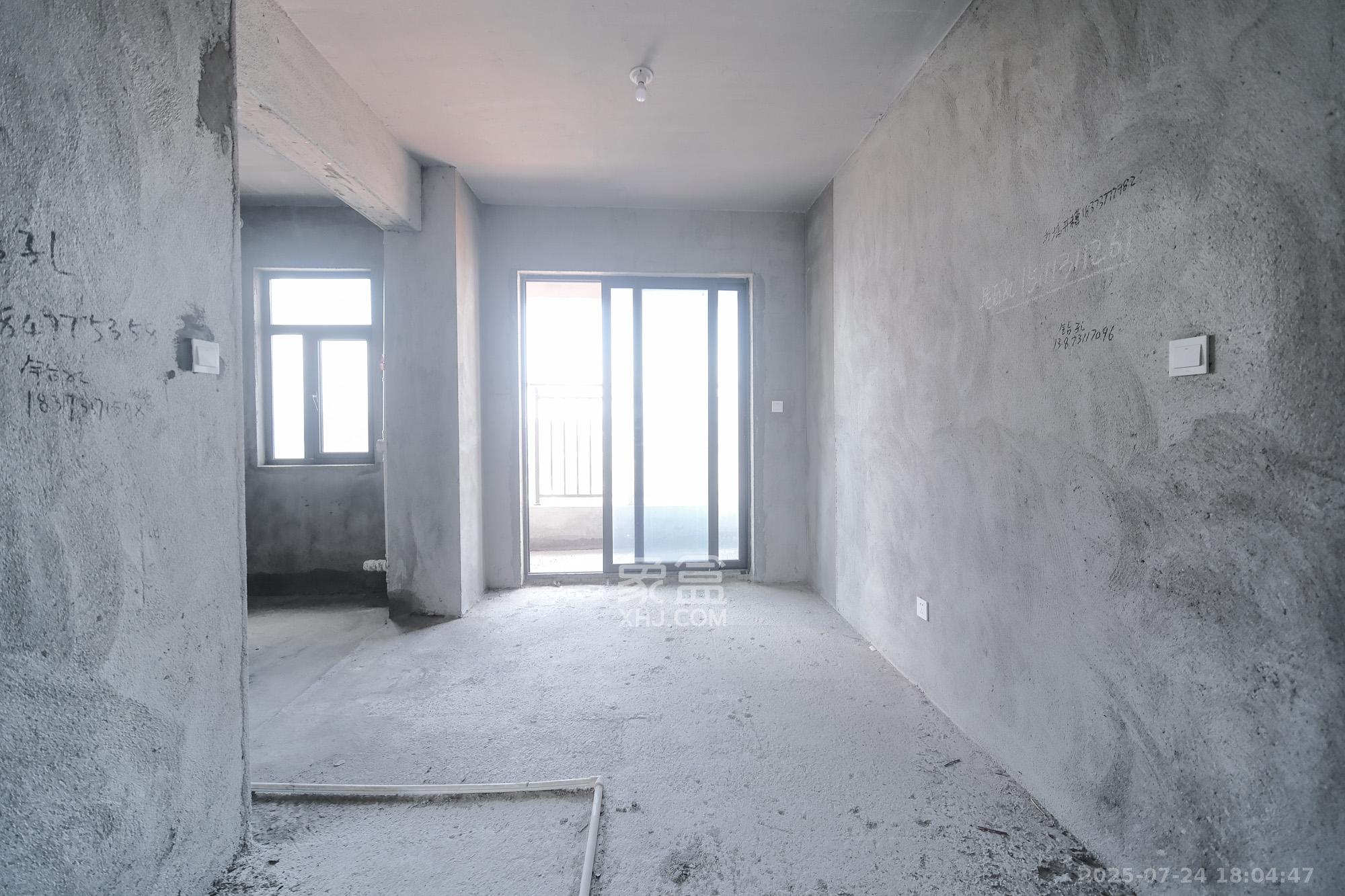 星雅美辰 3室2厅2卫 93.0万 星雅美辰 3室2厅2卫 93.0万客厅