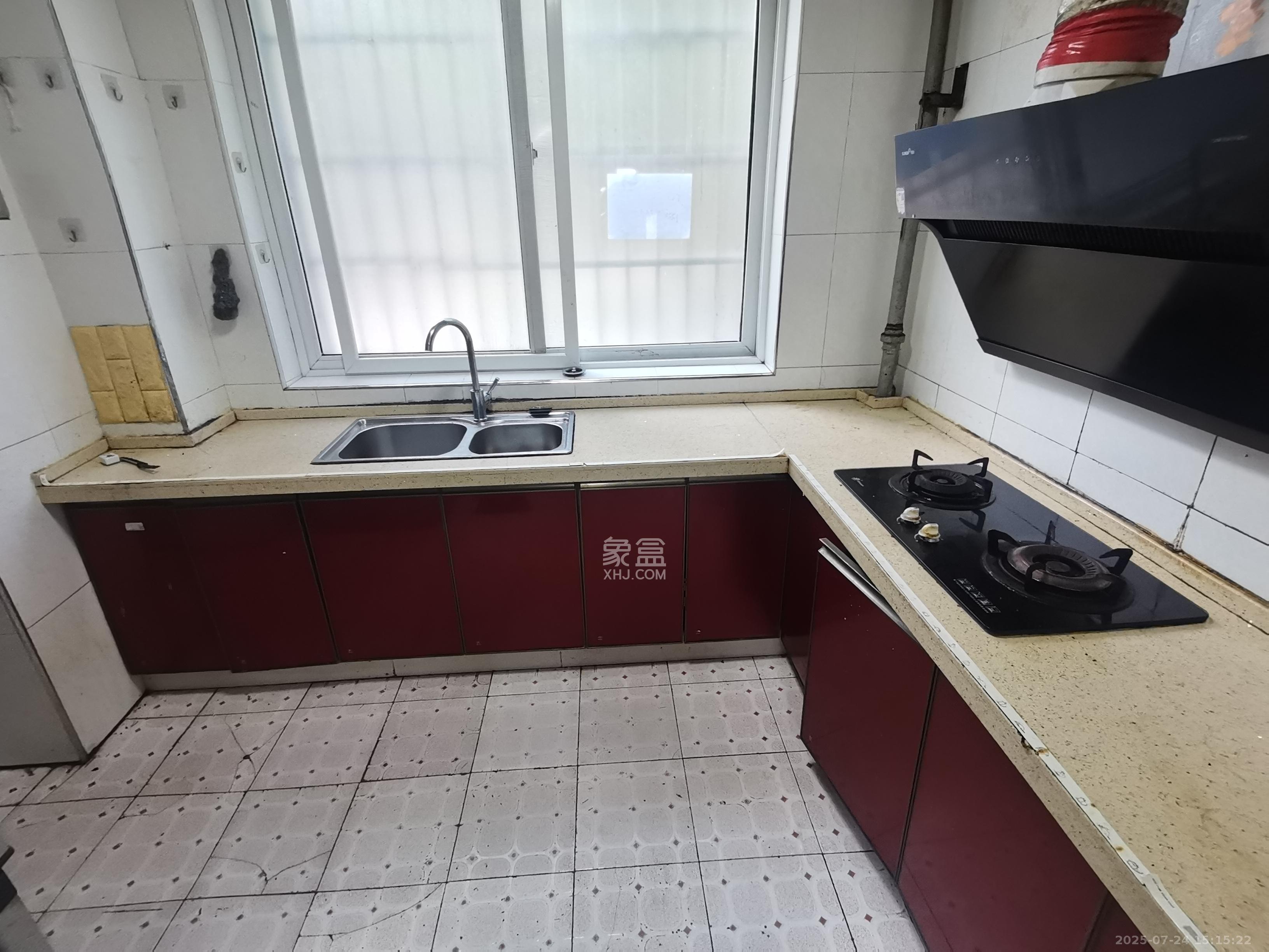 玛依拉山庄 3室2厅1卫 2400.0元/月 玛依拉山庄 3室2厅1卫 2400.0元/月室内图