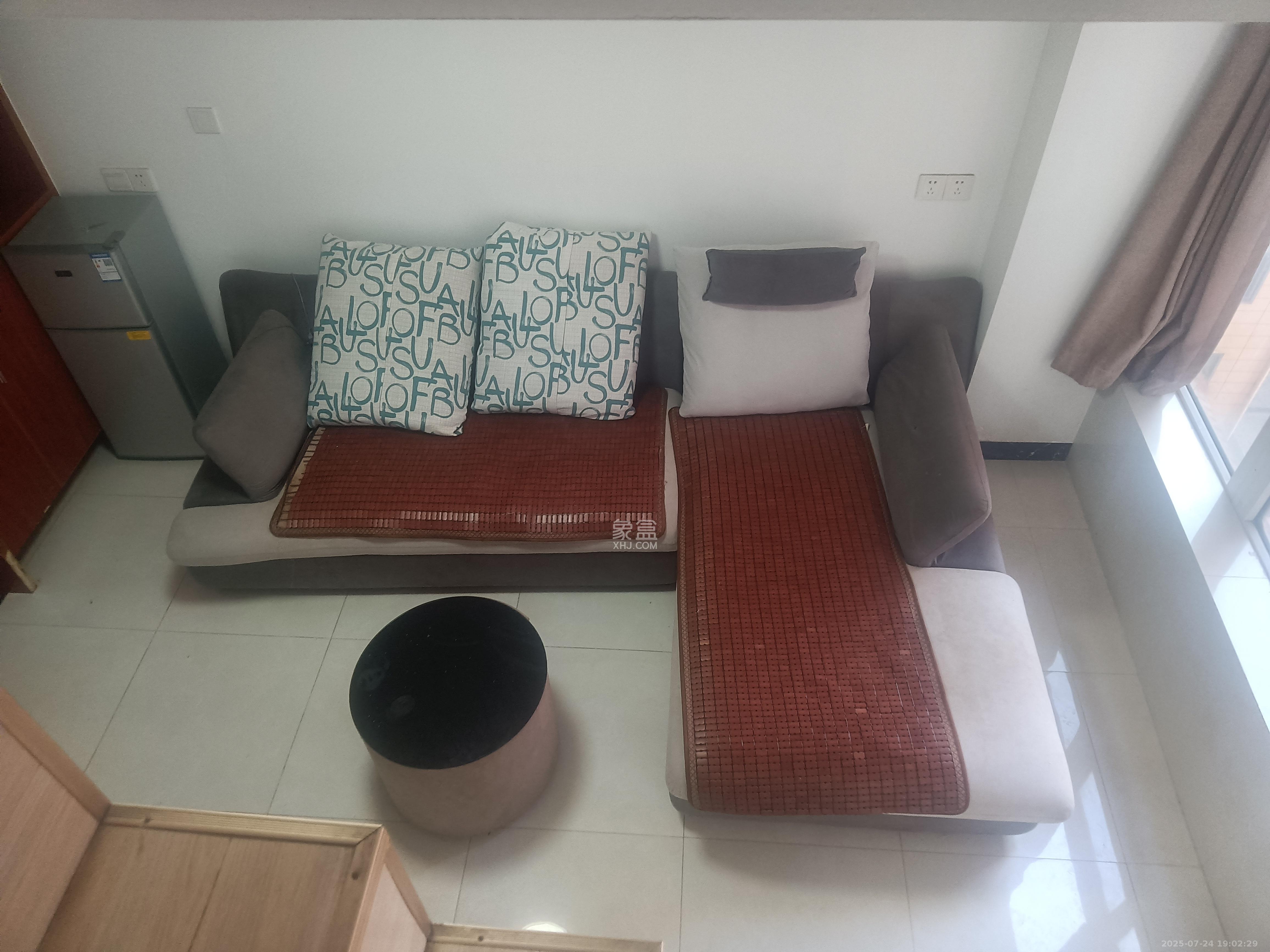 他城（天鸿时代公寓）  1室1厅1卫    1400.0元/月室内图