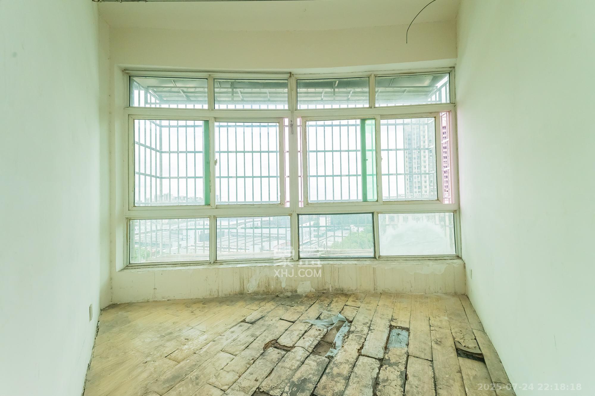 思进大厦 5室2厅2卫 107.8万 思进大厦 5室2厅2卫 107.8万其他