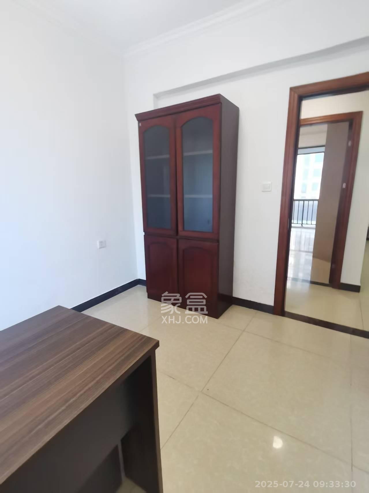 天下一家  3室2厅1卫    2400.0元/月 天下一家  3室2厅1卫    2400.0元/月室内图