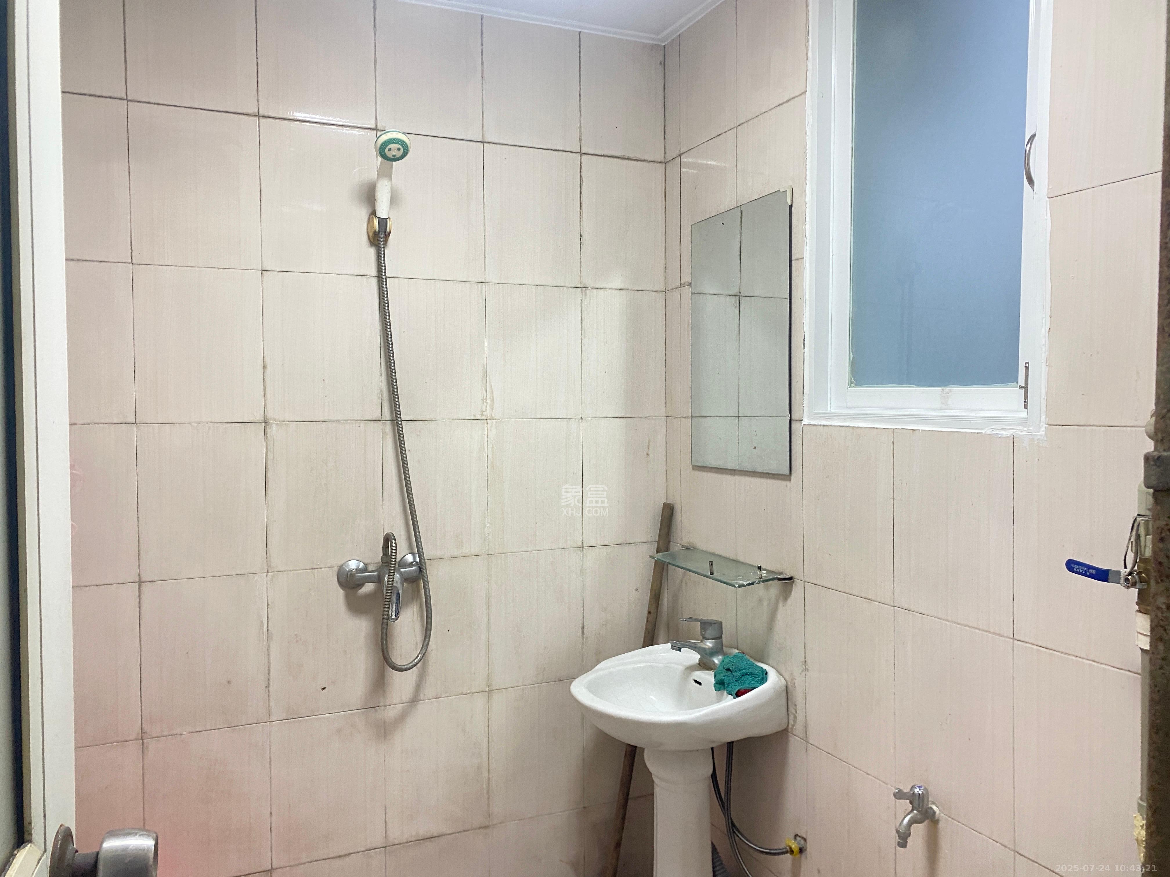 英才园三片  2室1厅1卫    1400.0元/月室内图